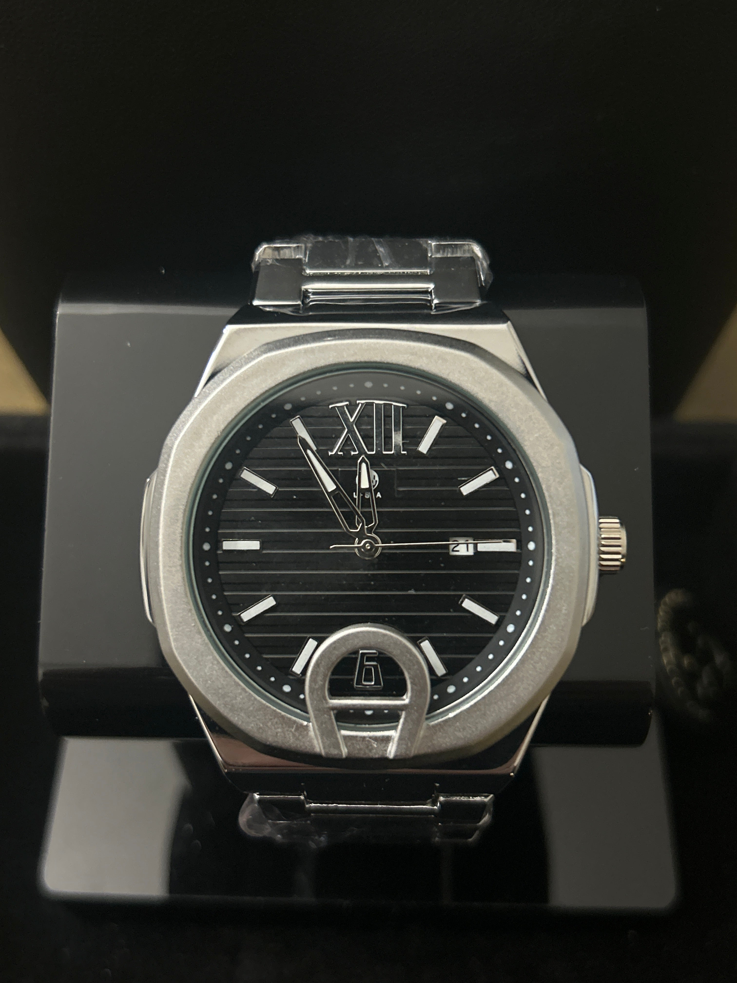 W43 - 43mm Silver - Black Face Omega Style