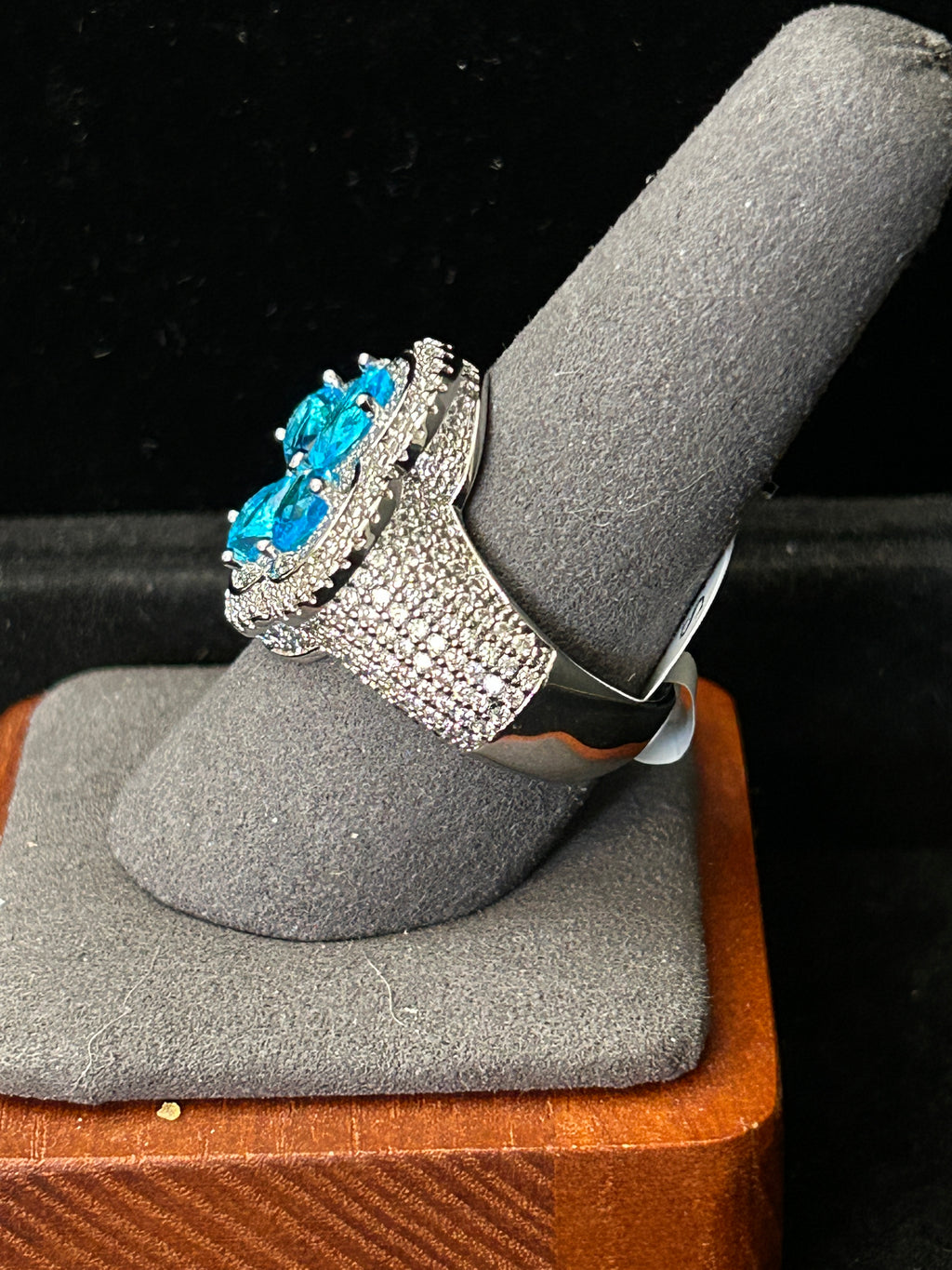 R38 - 14K White Gold VVS CZ Blue Stone Clover Size 10