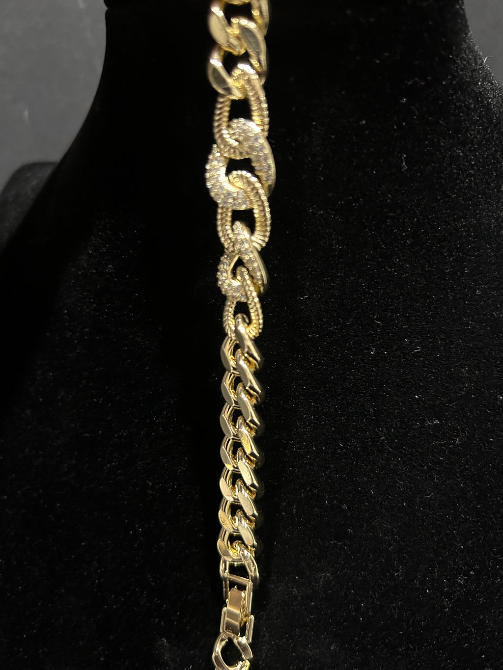 B69 - 14K Gold VVS CZ Circles 7 Inch