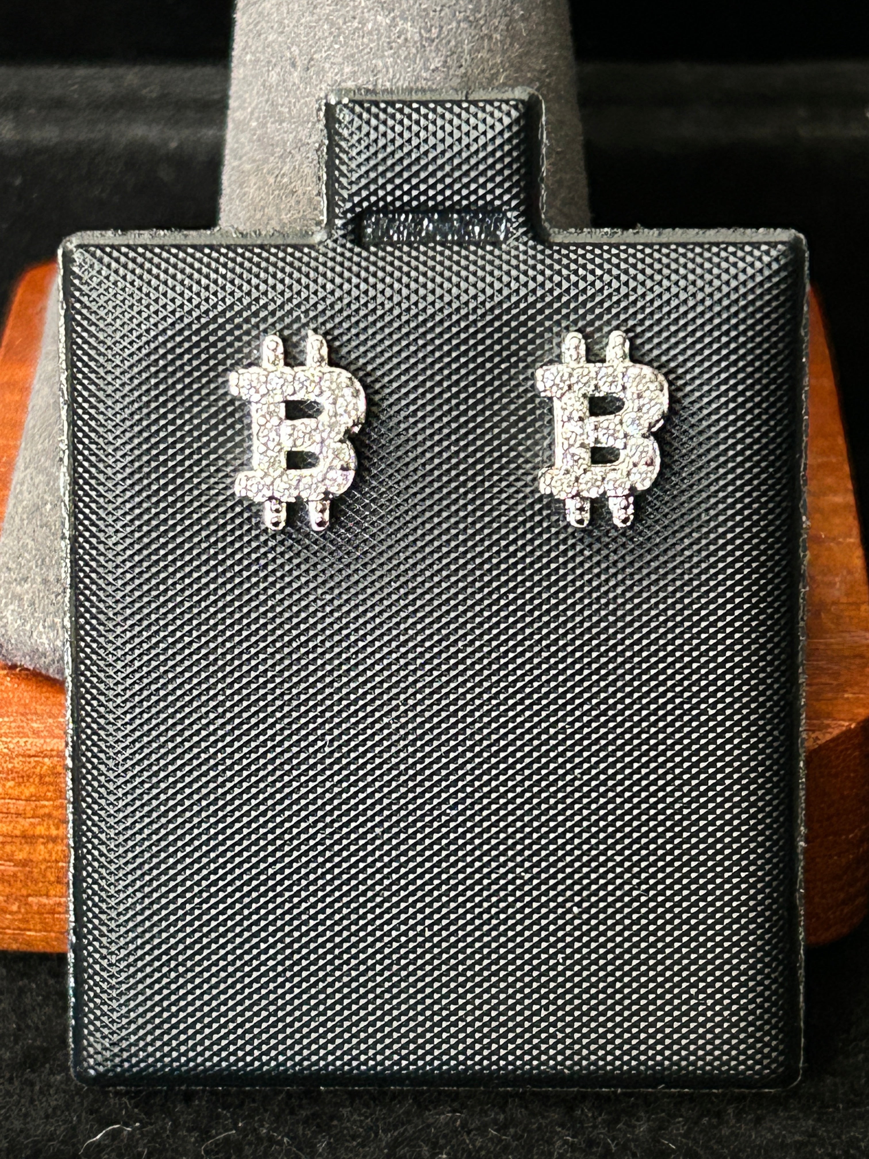 E76 - 14K White Gold VVS CZ Bitcoin