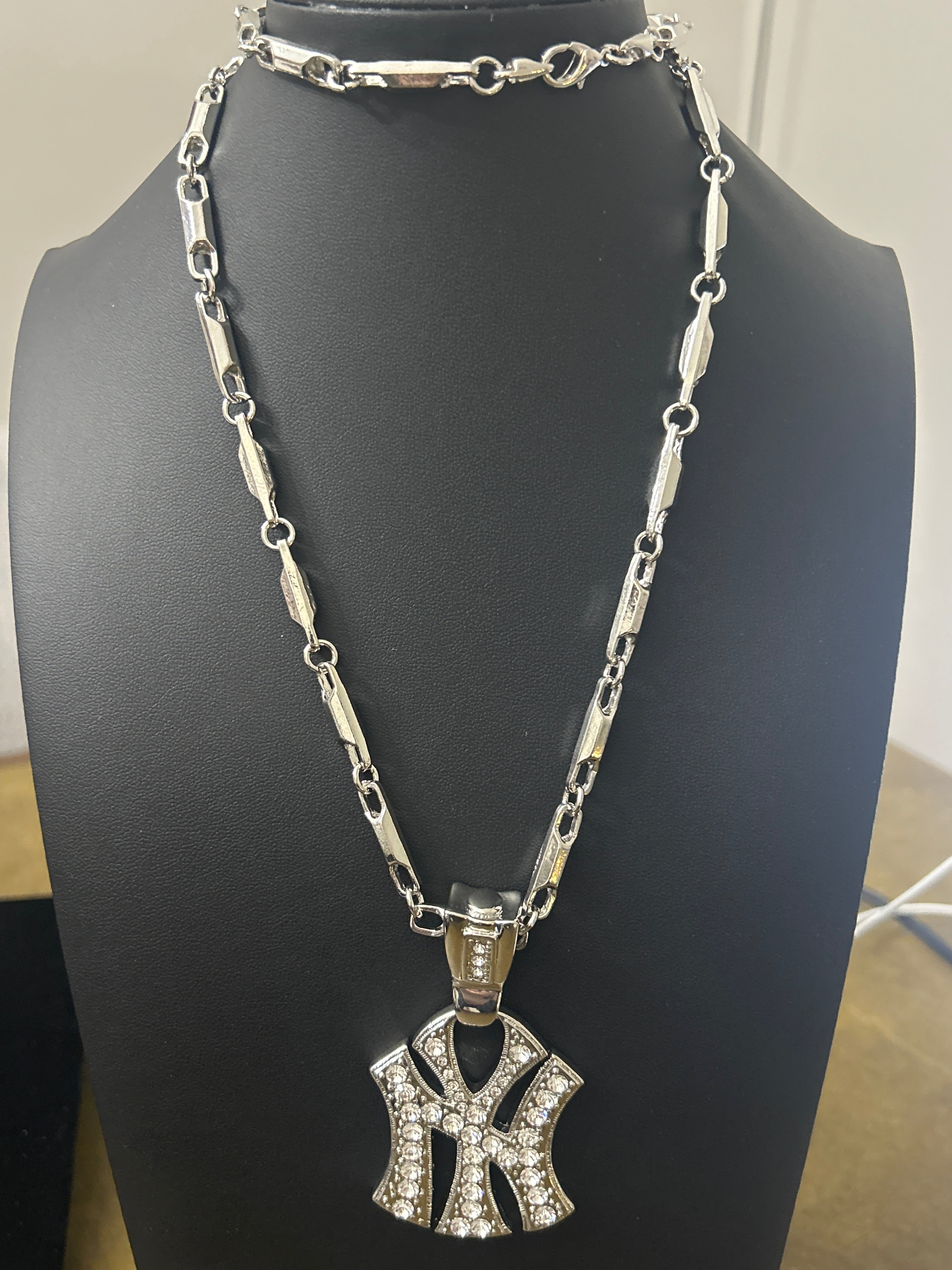 C105 - Stainless Steel 30in Chain W/ VVS CZ NY Yankee Symbol