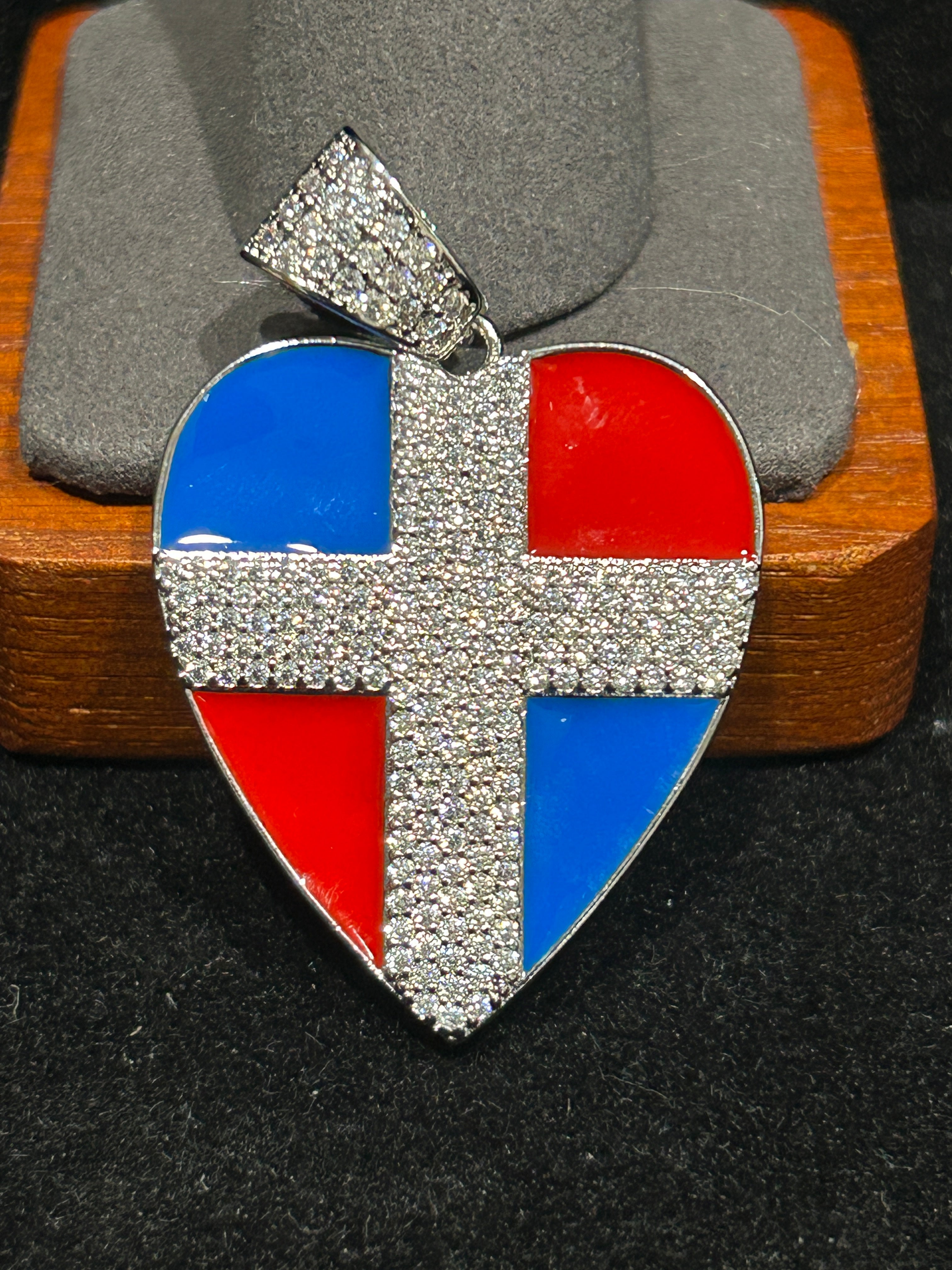 P49 - 14K White Gold VVS CZ Dominican Republic Heart