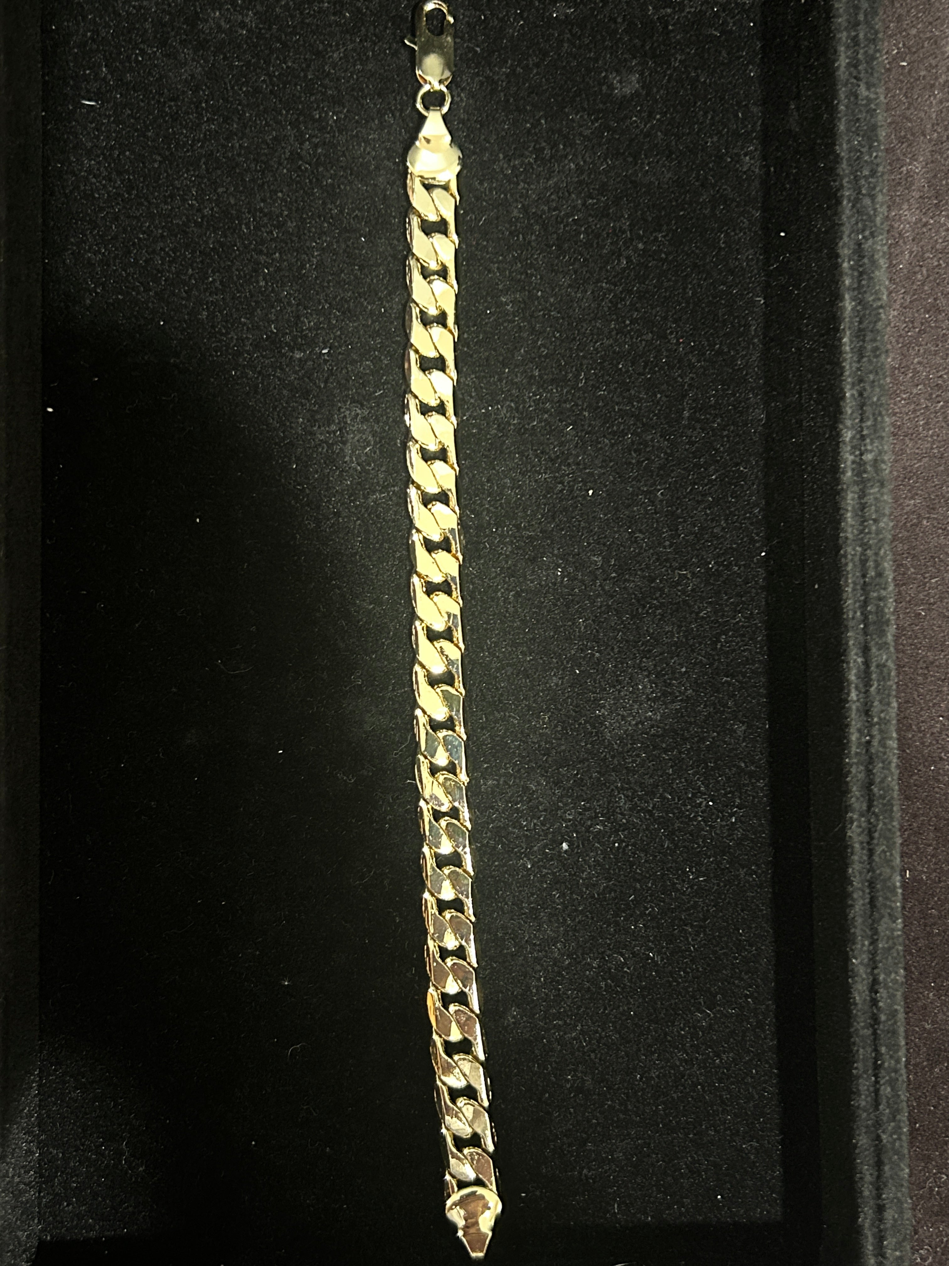 B32 - 14K Gold 8 Inch Cuban 9mm