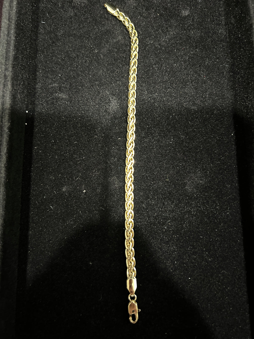 B37 - 14K Gold Twist Bracelet 7 Inch