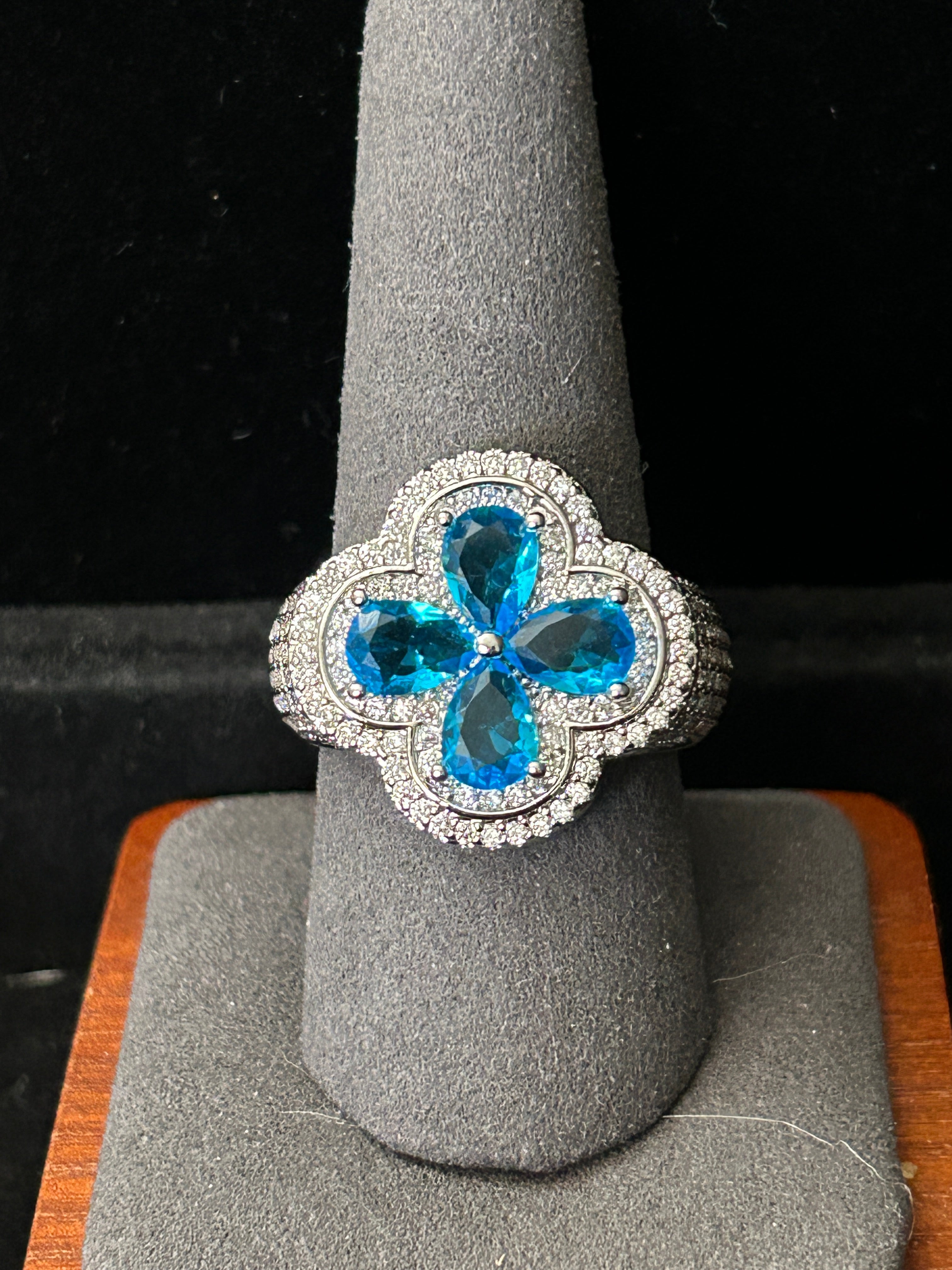 R38 - 14K White Gold VVS CZ Blue Stone Clover Size 10