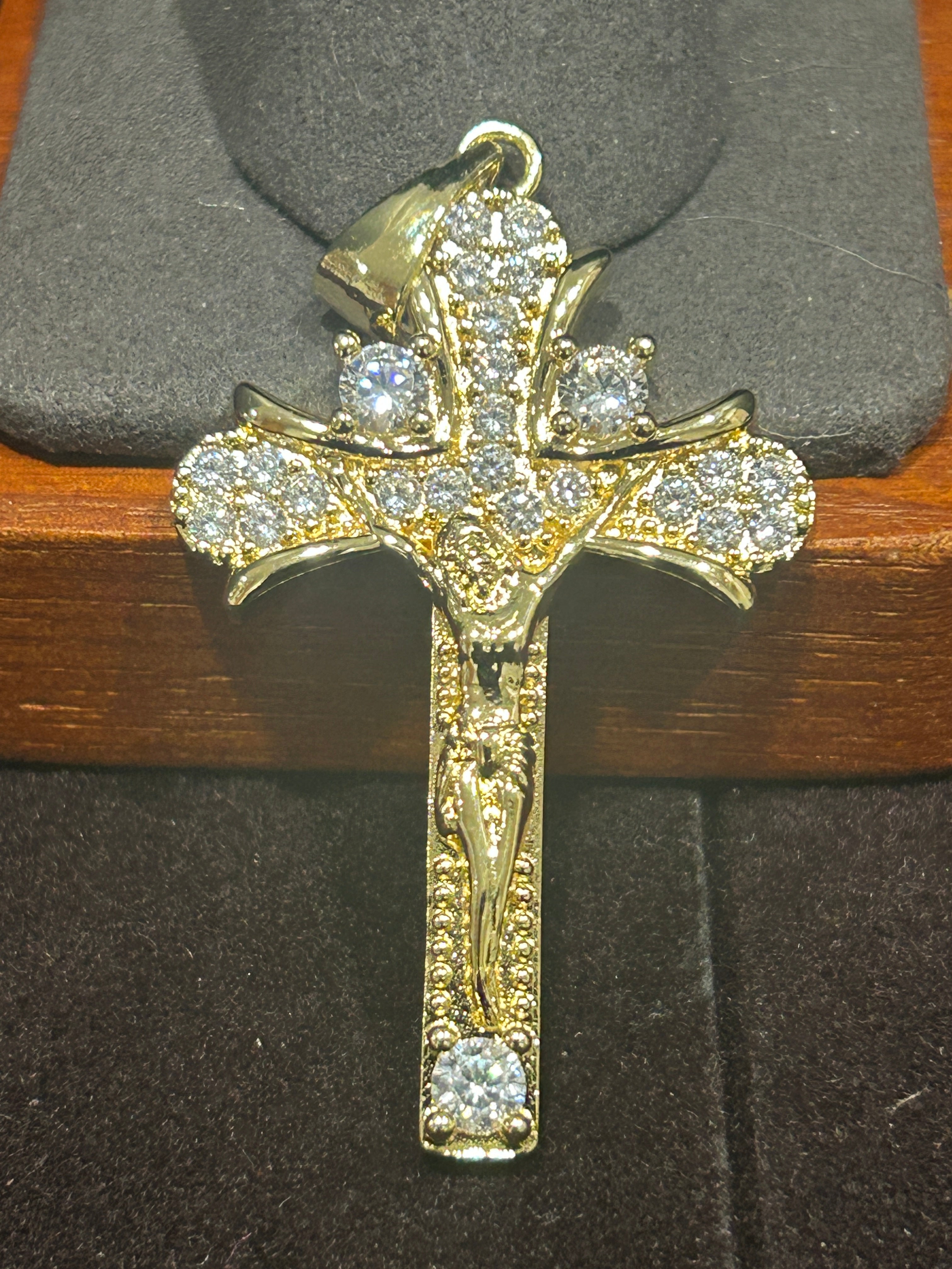 P28 - 14K Gold VVS CZ Cross