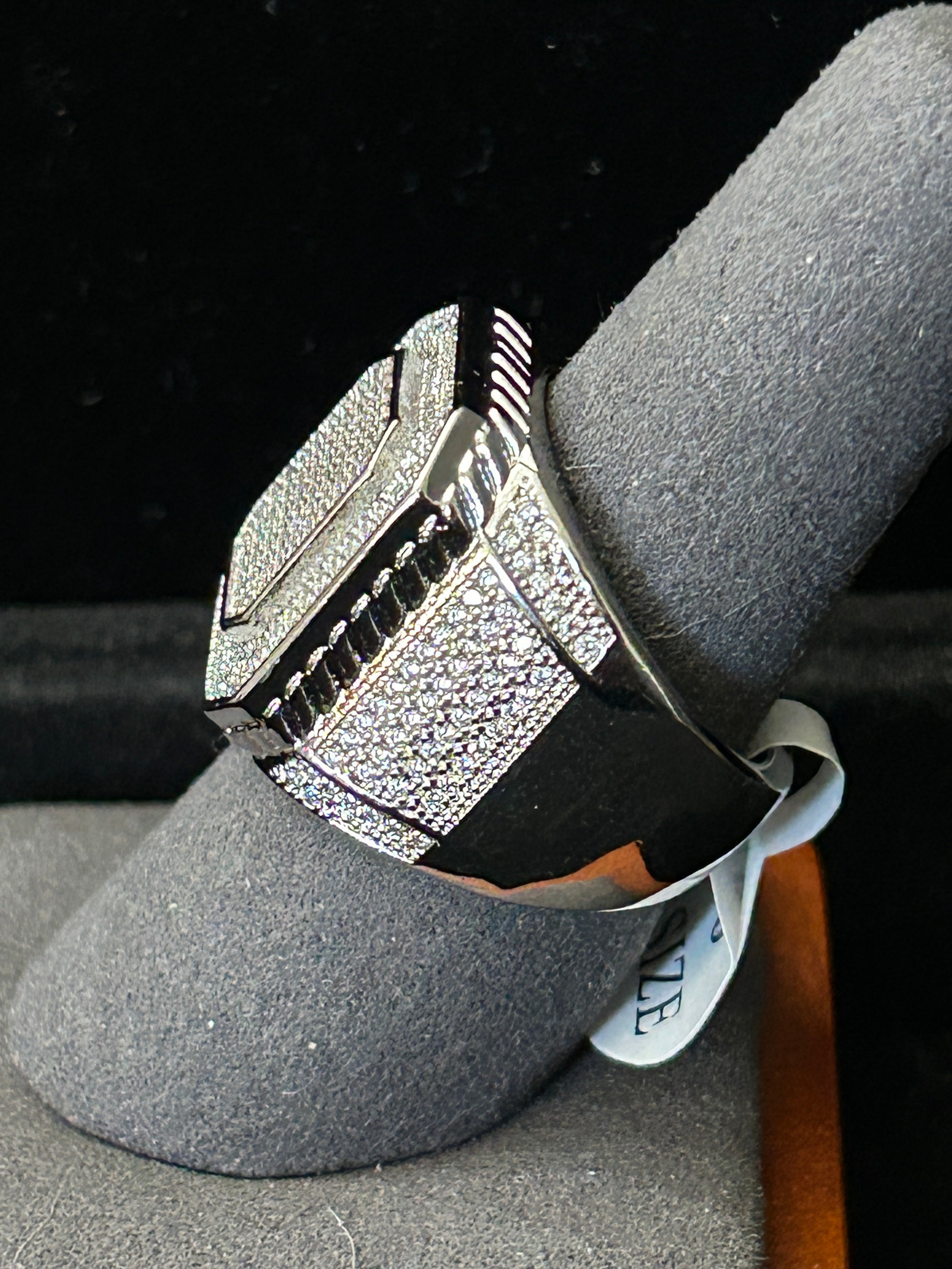 R39 - 14K White Gold VVS CZ Size 8