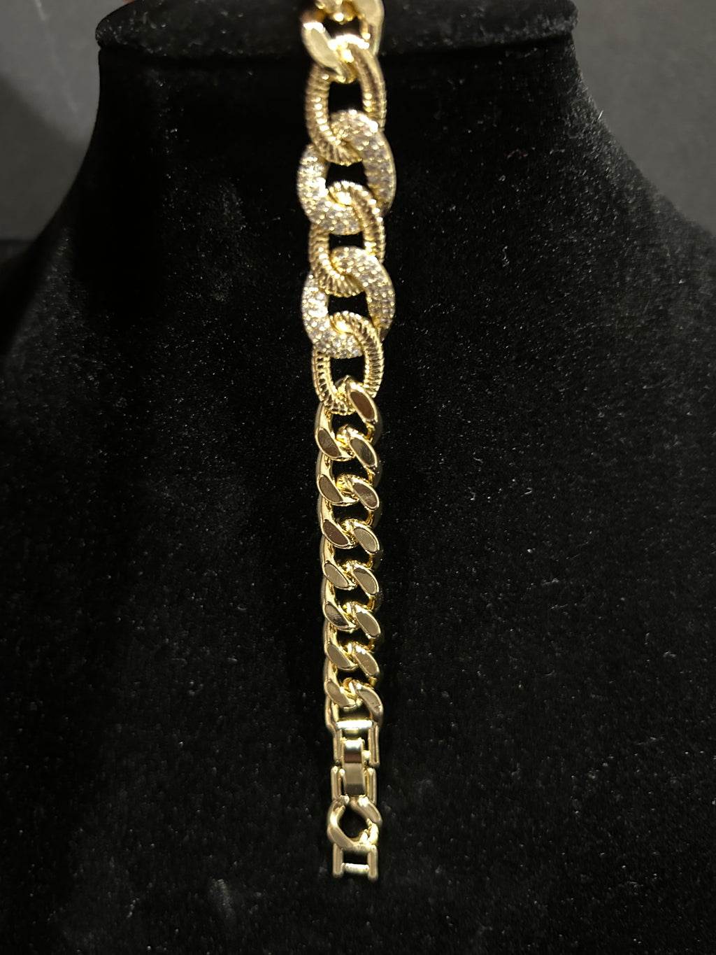 B61 - 14K Gold VVS CZ Circles 7 Inch Cuban