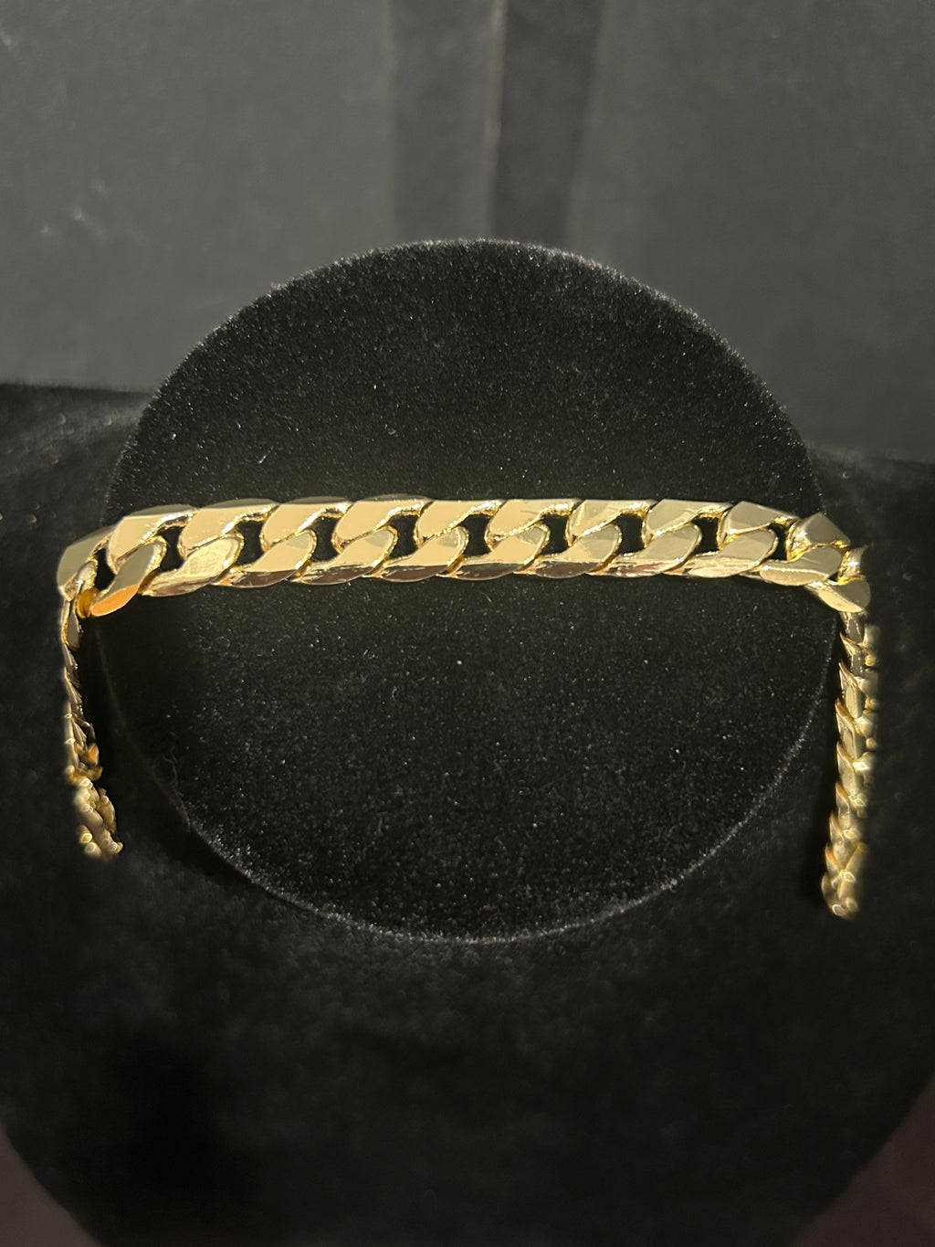 B32 - 14K Gold 8 Inch Cuban 9mm