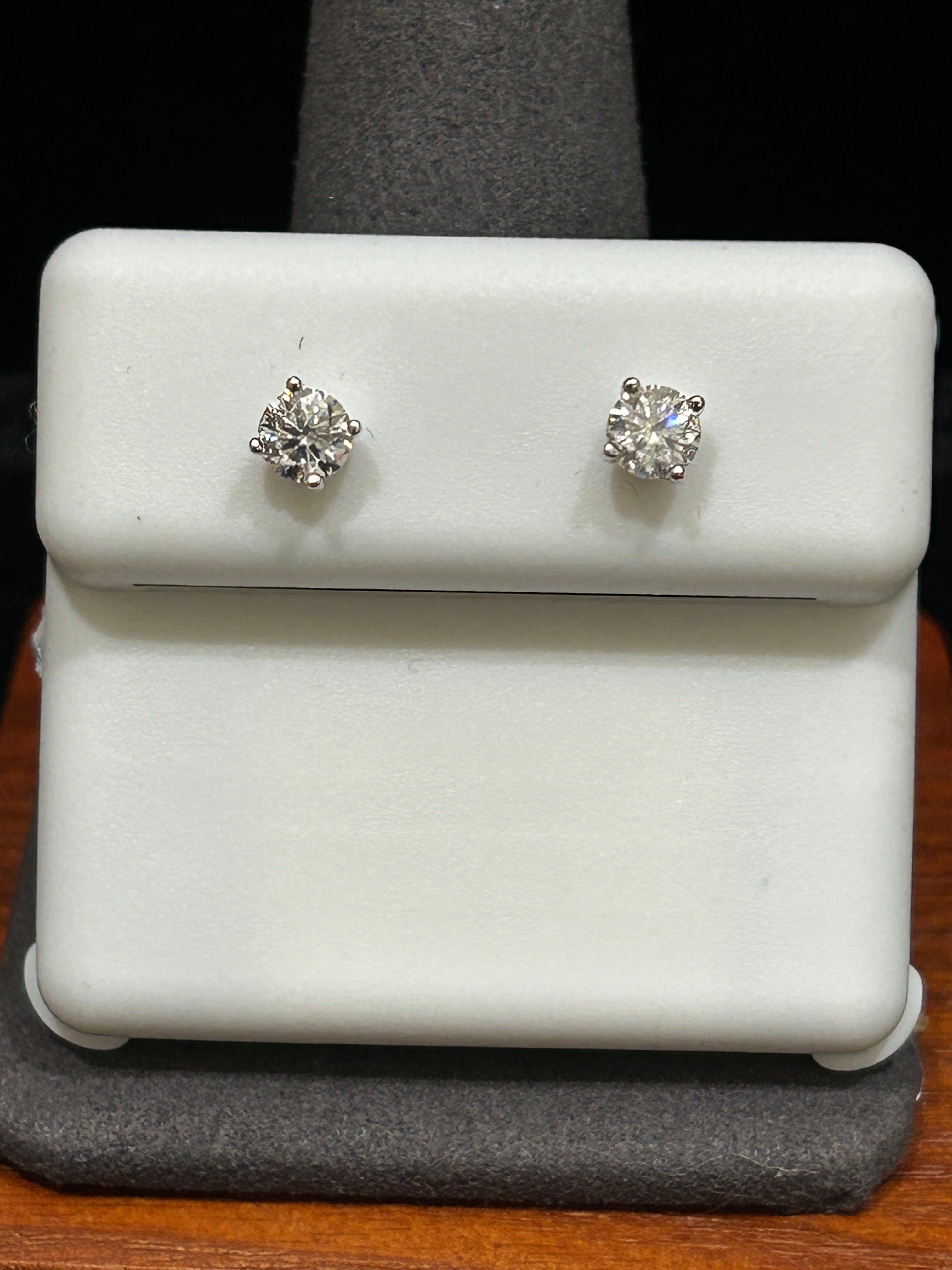 E49 - Sterling Silver 925 Moisanite Studs