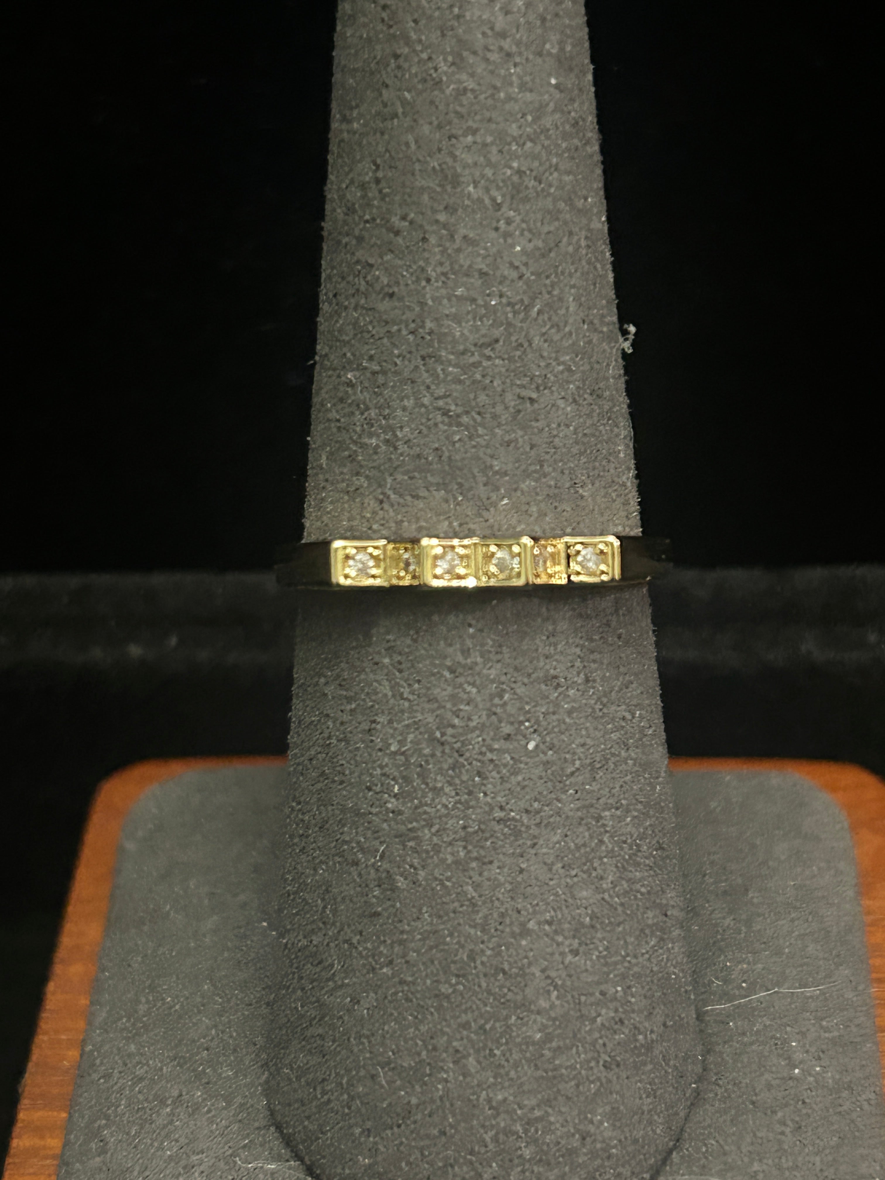 R14 - 14K Gold VVS CZ Size 8