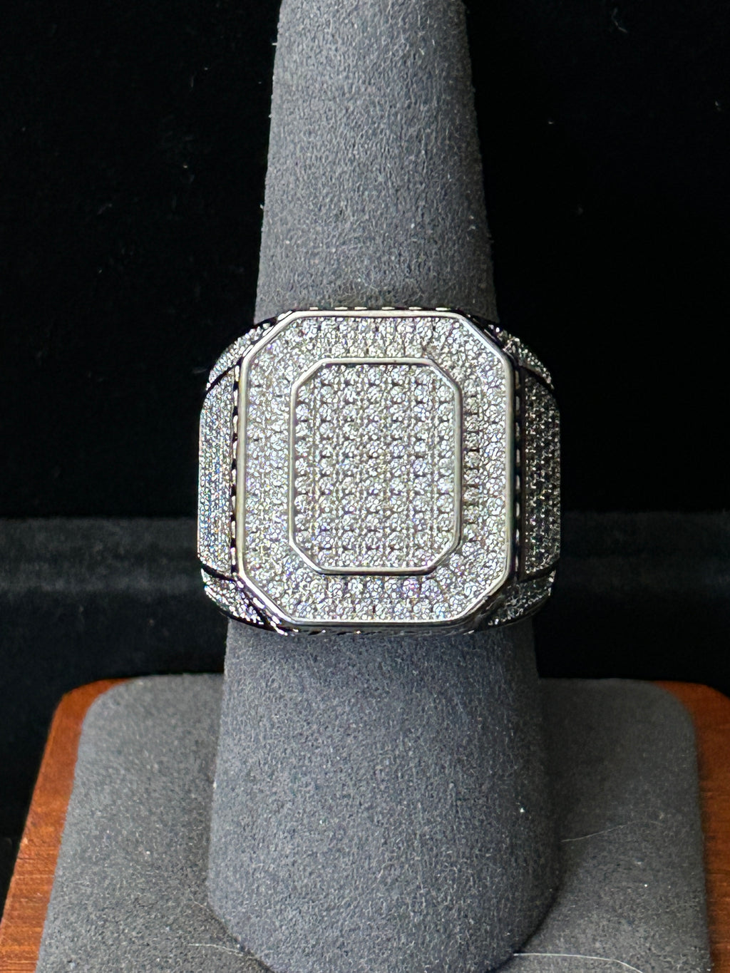 R39 - 14K White Gold VVS CZ Size 8