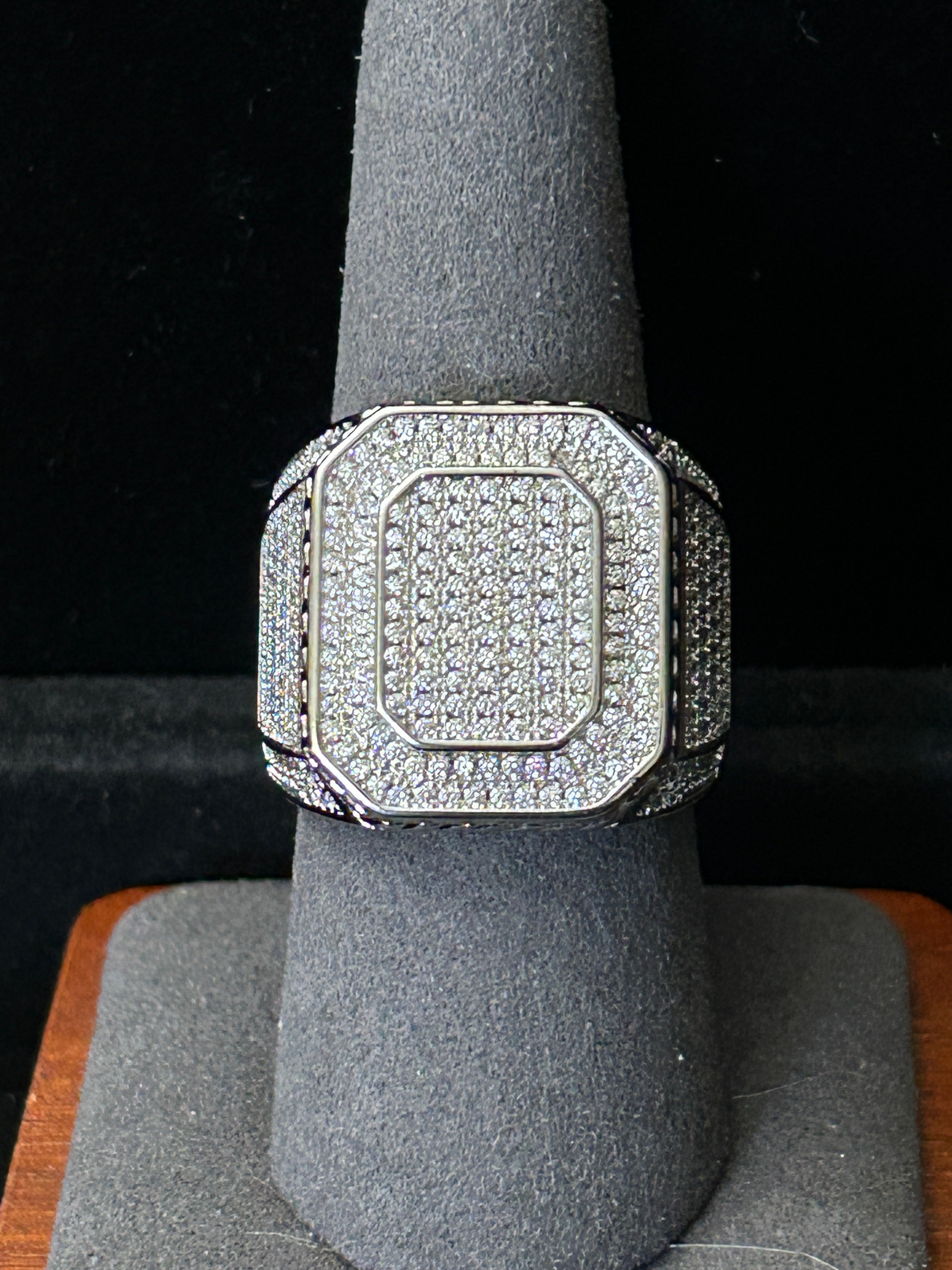 R39 - 14K White Gold VVS CZ Size 8