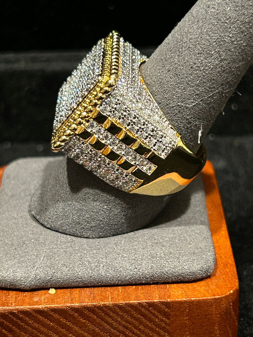 R27 - 14K Gold VVS CZ Square Size 10