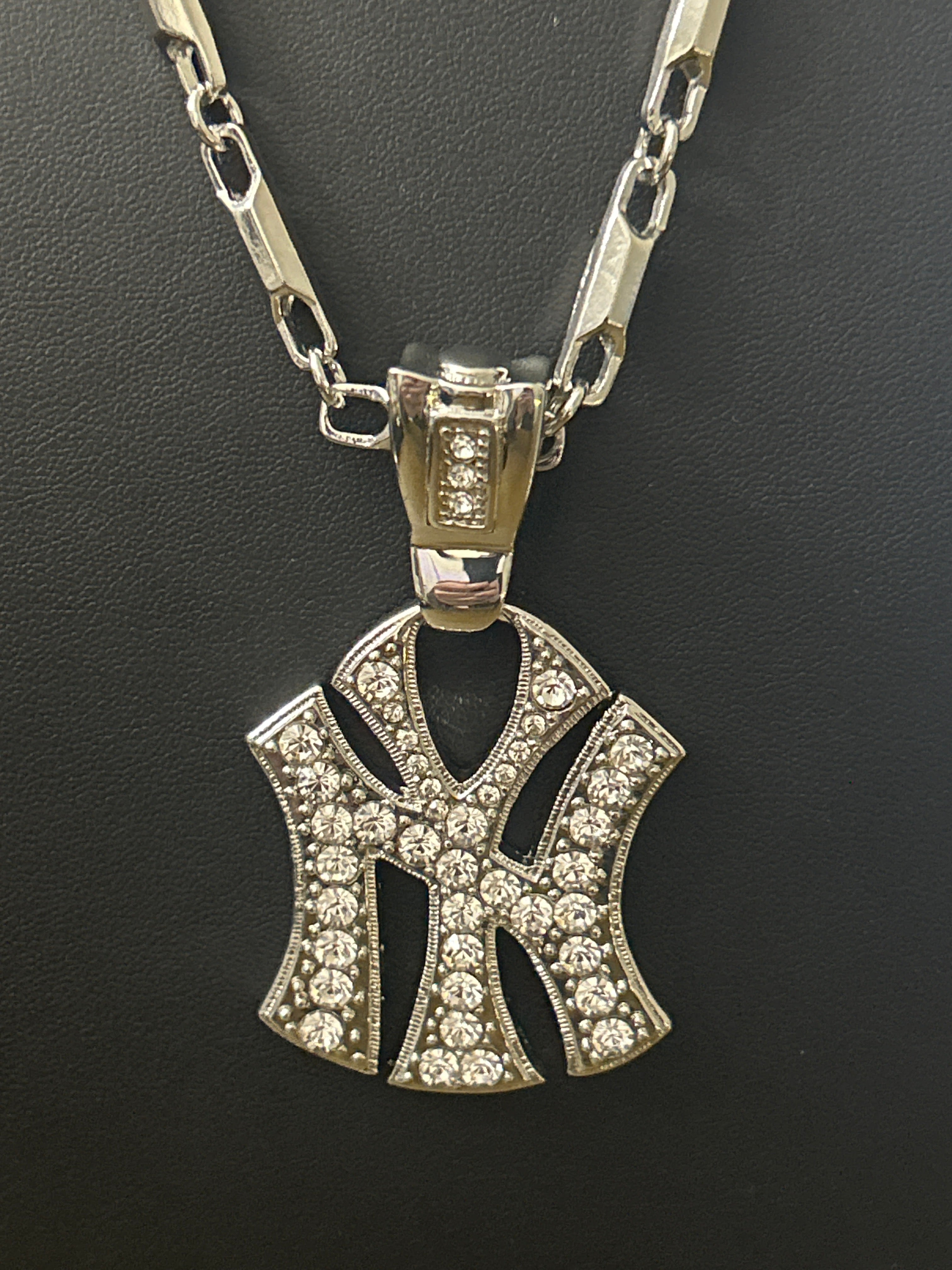 C105 - Stainless Steel 30in Chain W/ VVS CZ NY Yankee Symbol