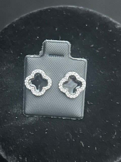 E32 - 14k Black Clover Studs