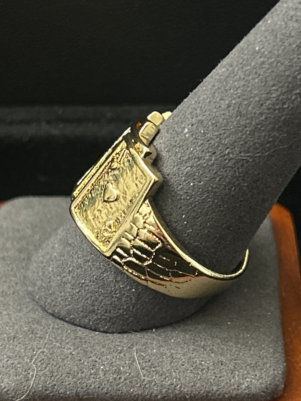 R82 - 14k Gold Royal Flush Size 11