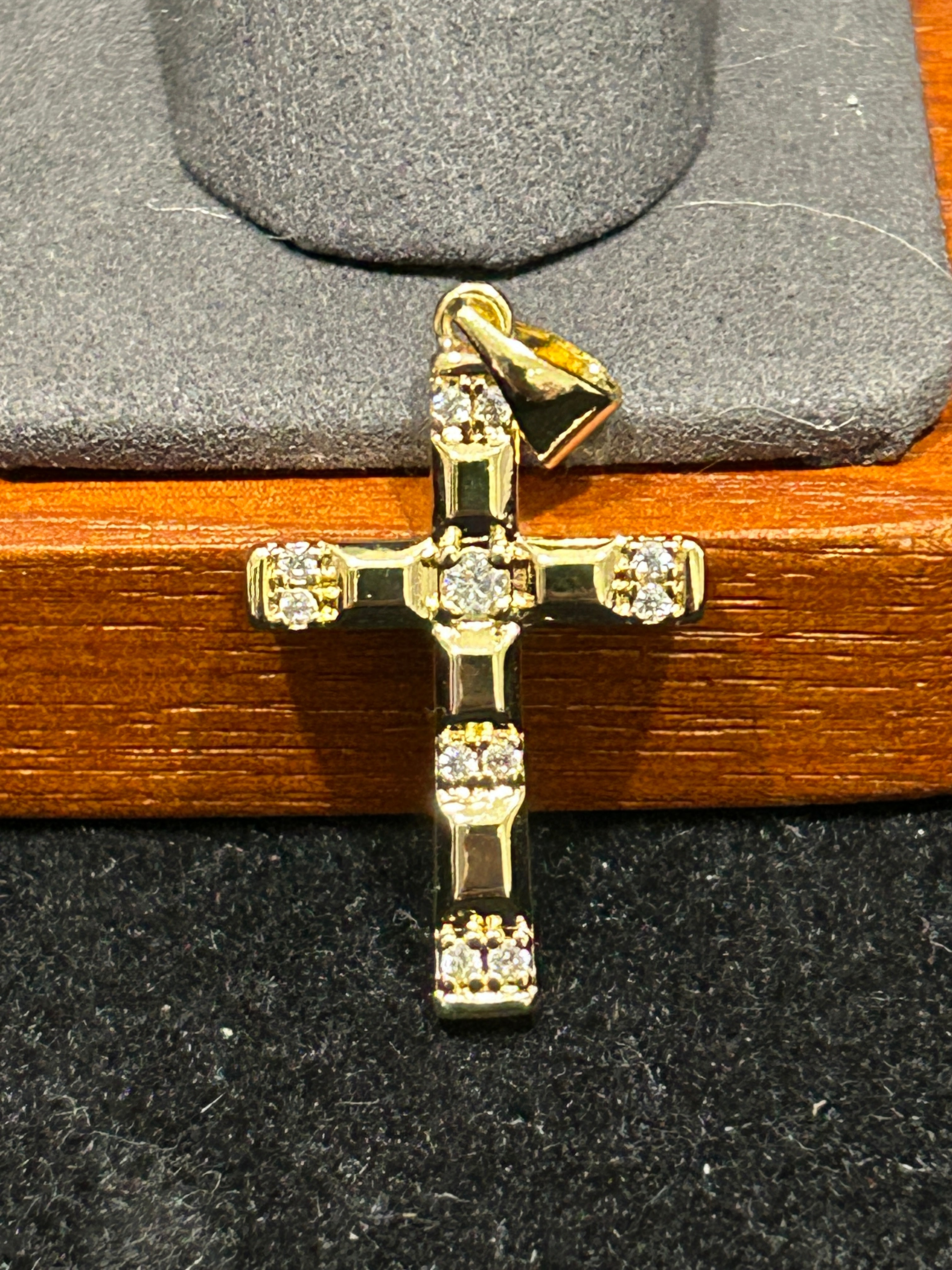 P42 - 14K Gold VVS CZ Cross