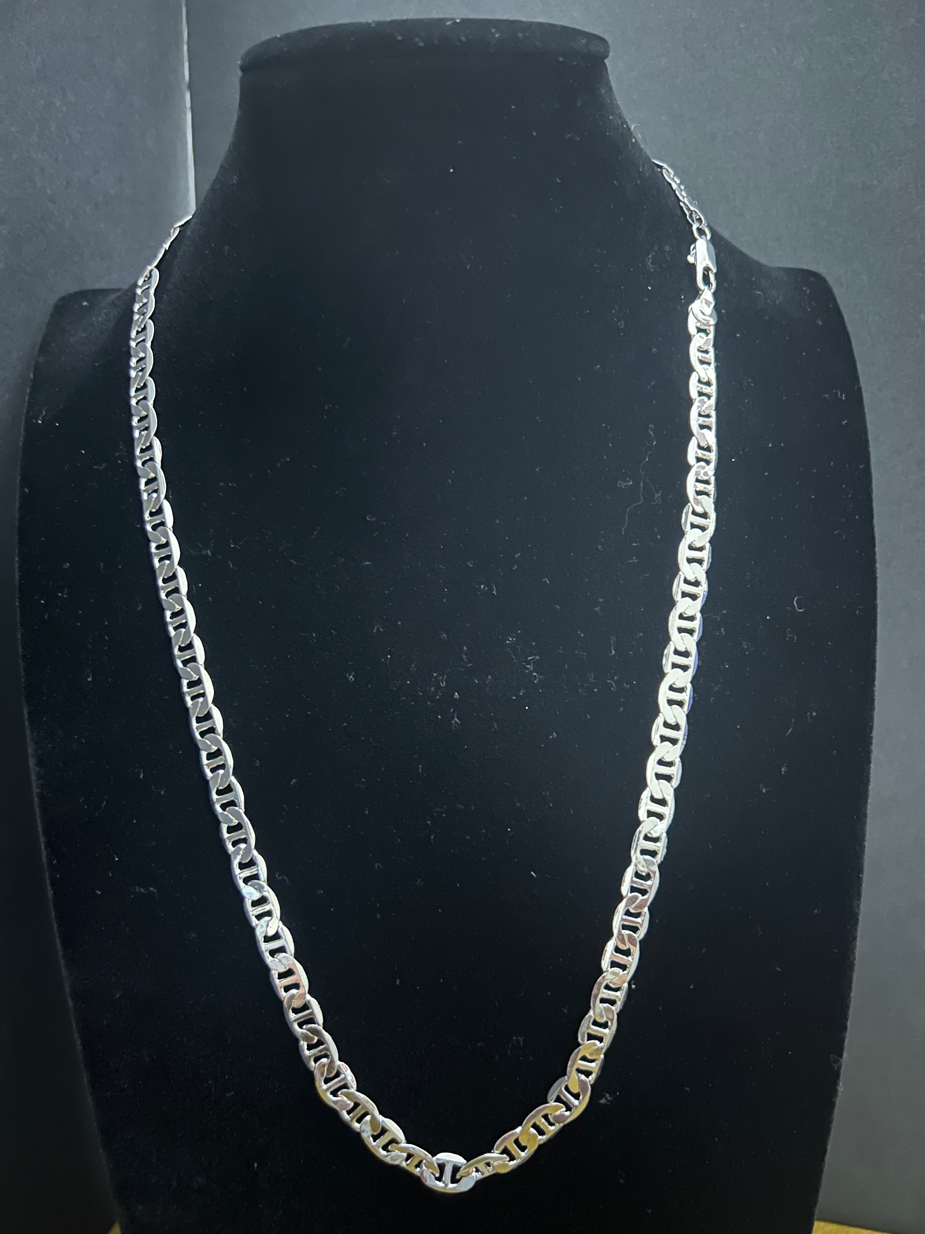 C38 - 14K White Gold Gucci Mariner 24 Inch 7mm