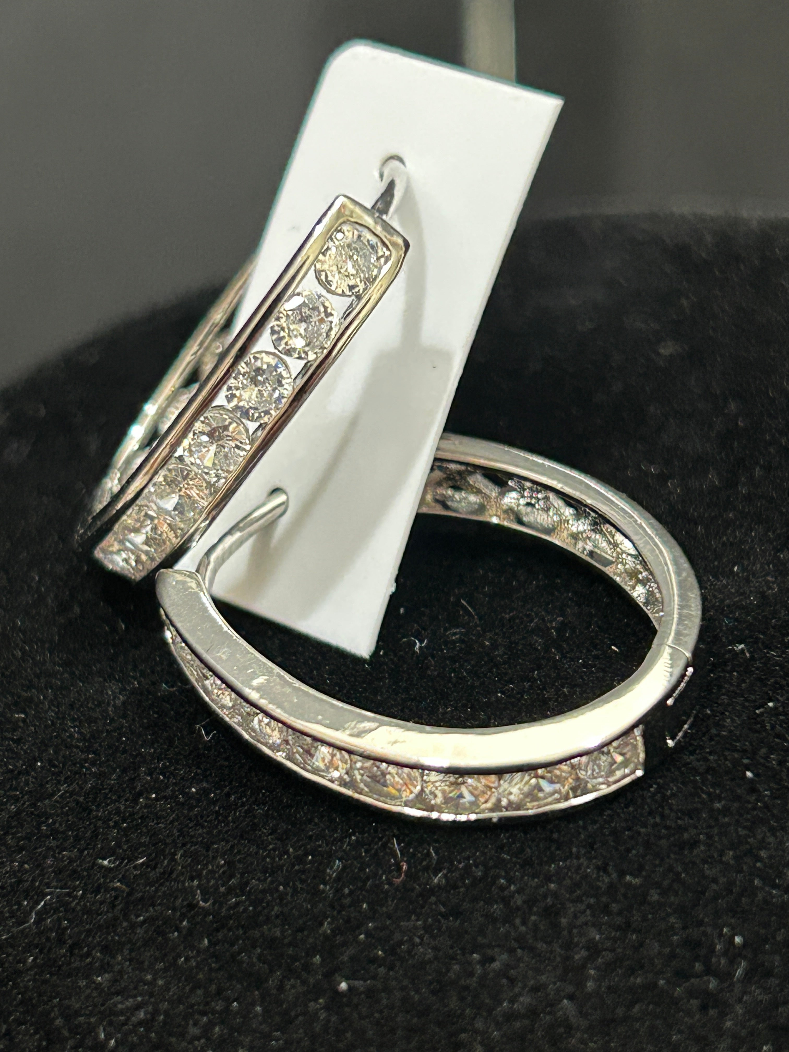 E46 - 14K White Gold VVS CZ Oval Hoops