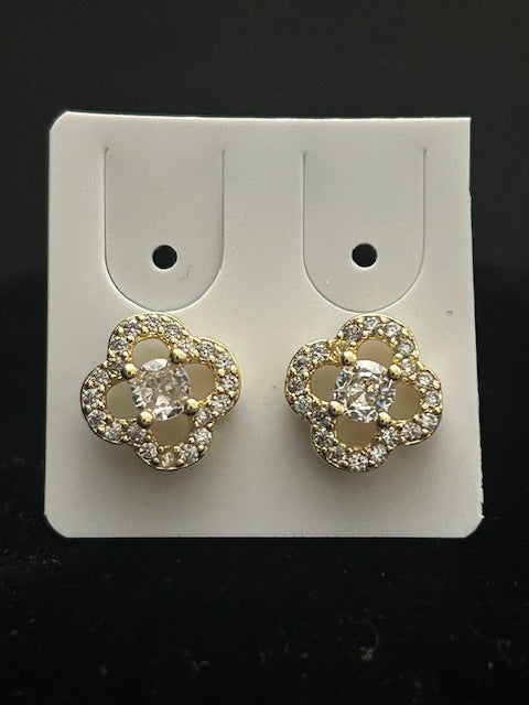 E3 - 14k Gold Clover Studs