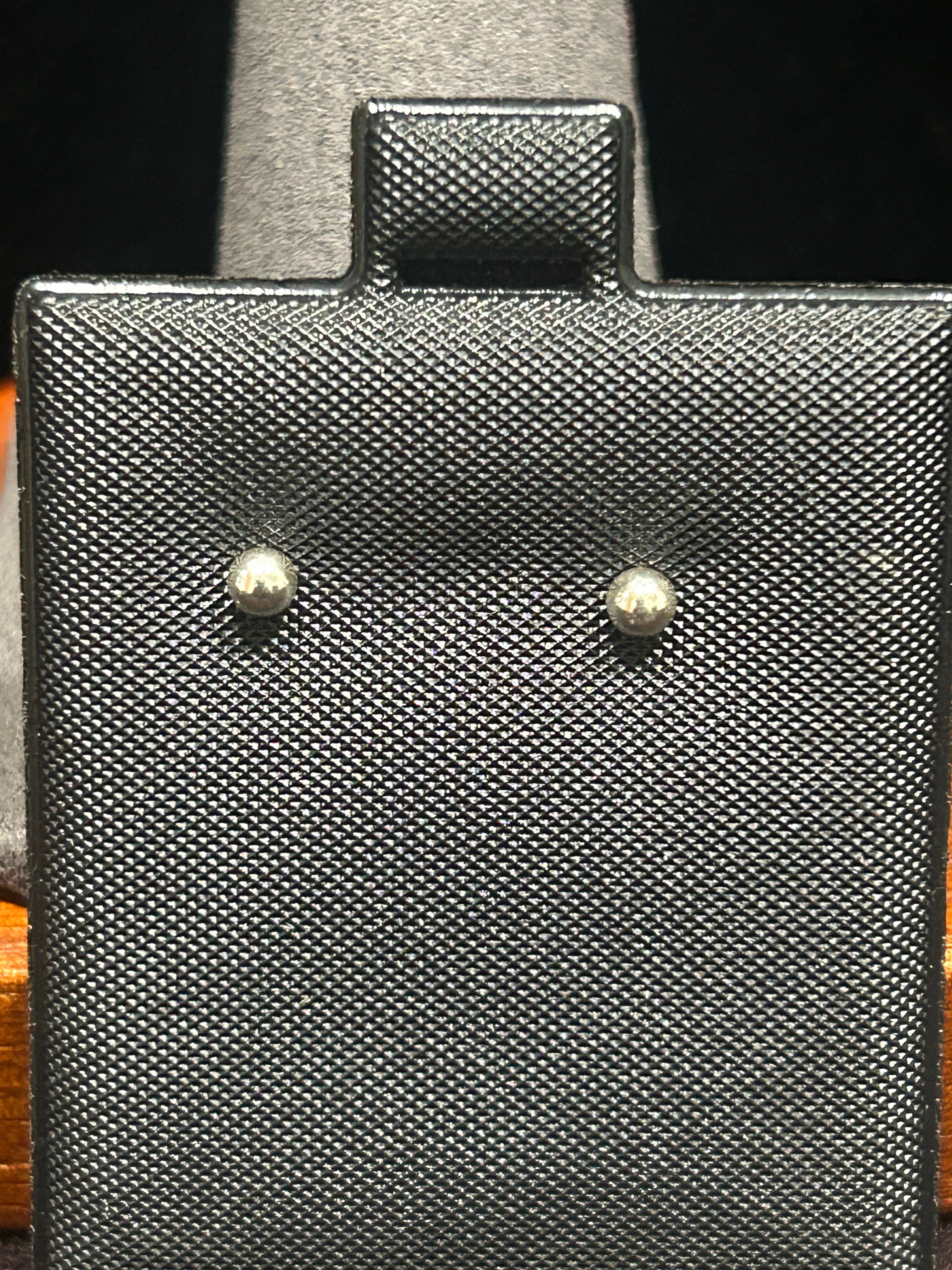 E38 - Sterling Silver 925 Ball Studs