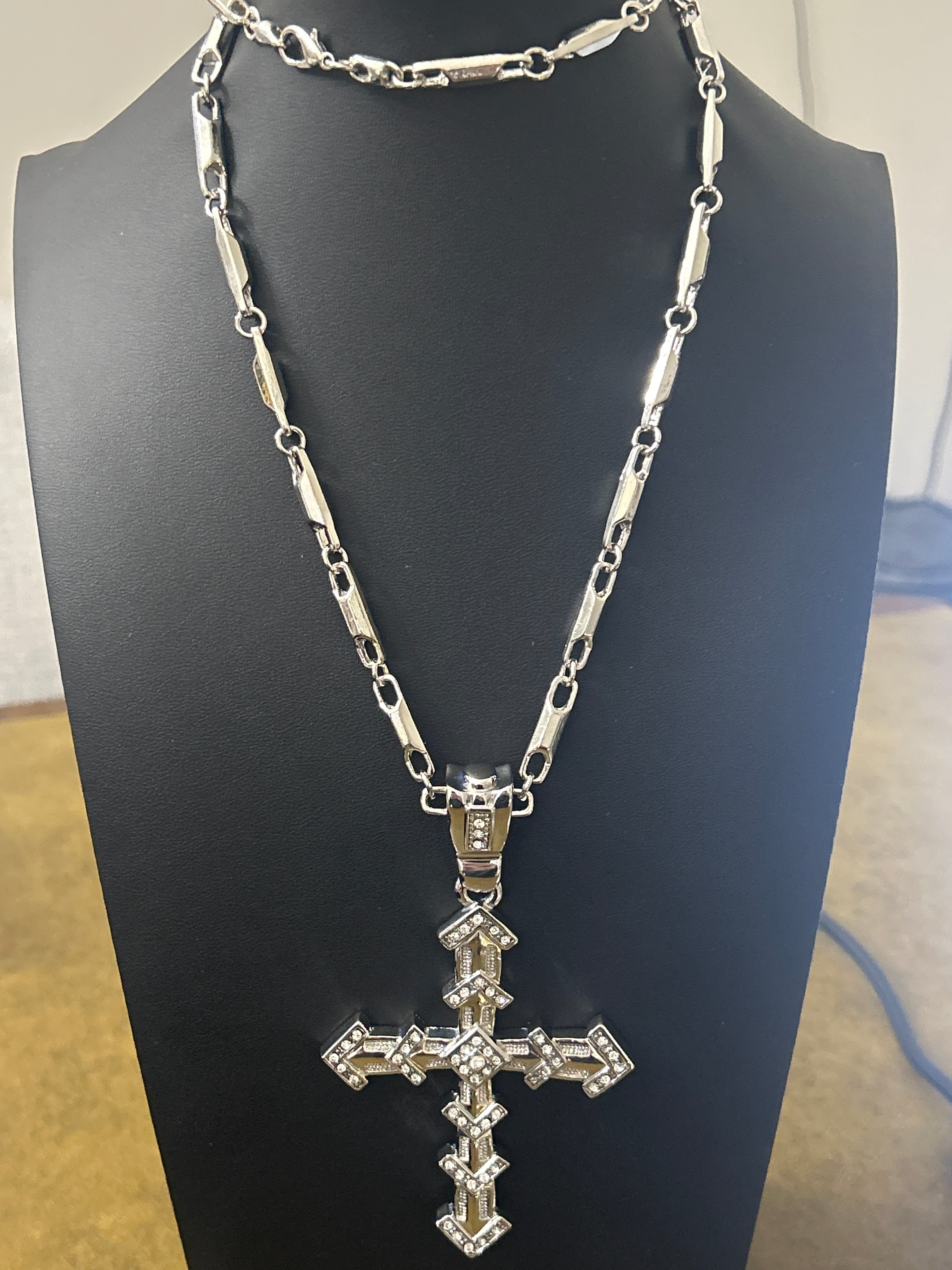 C102 - Stainless Steel 28in Chain W/ VVS CZ Cross