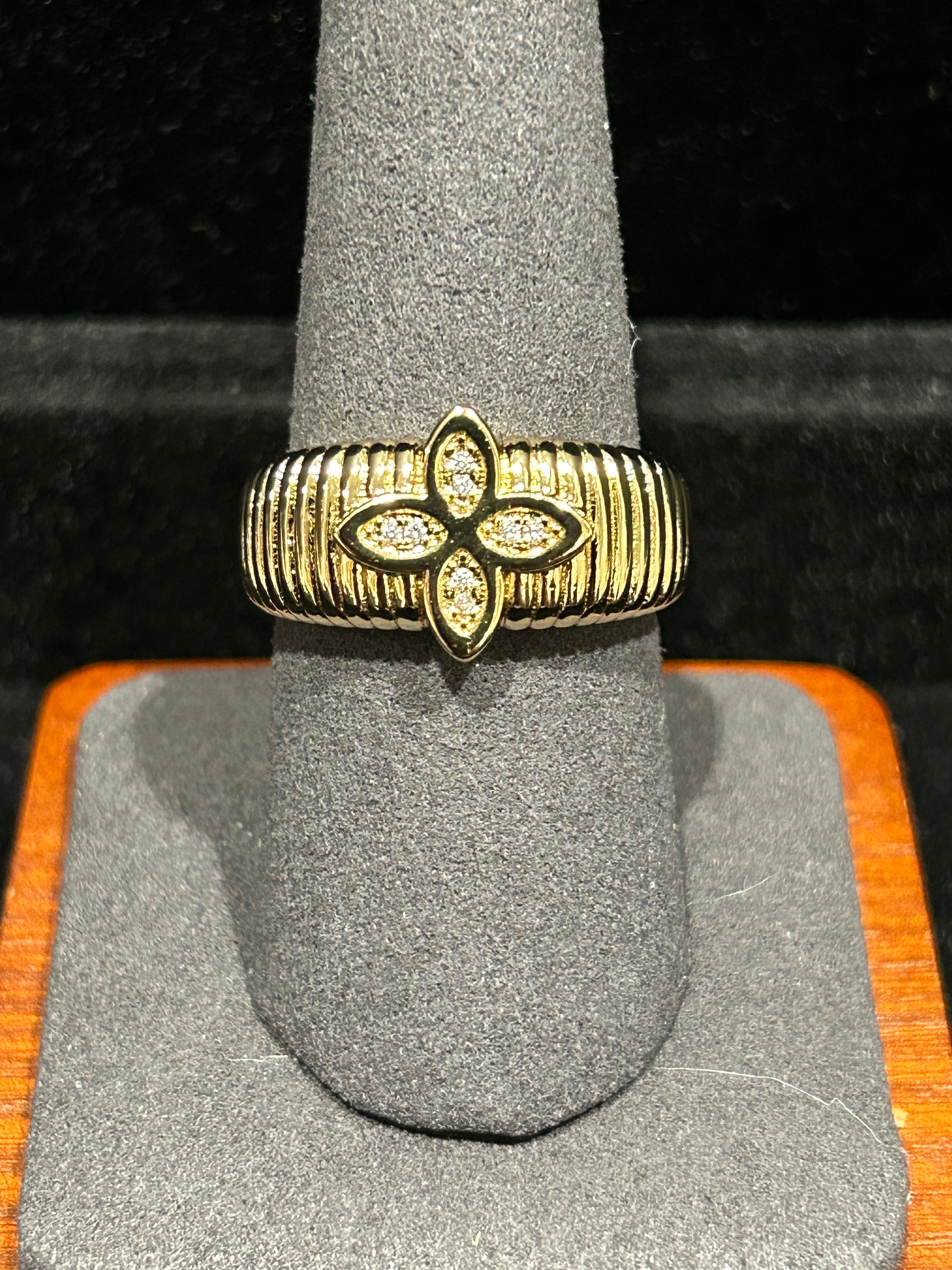 R34 - 14K Gold VVS CZ Clover Size 9