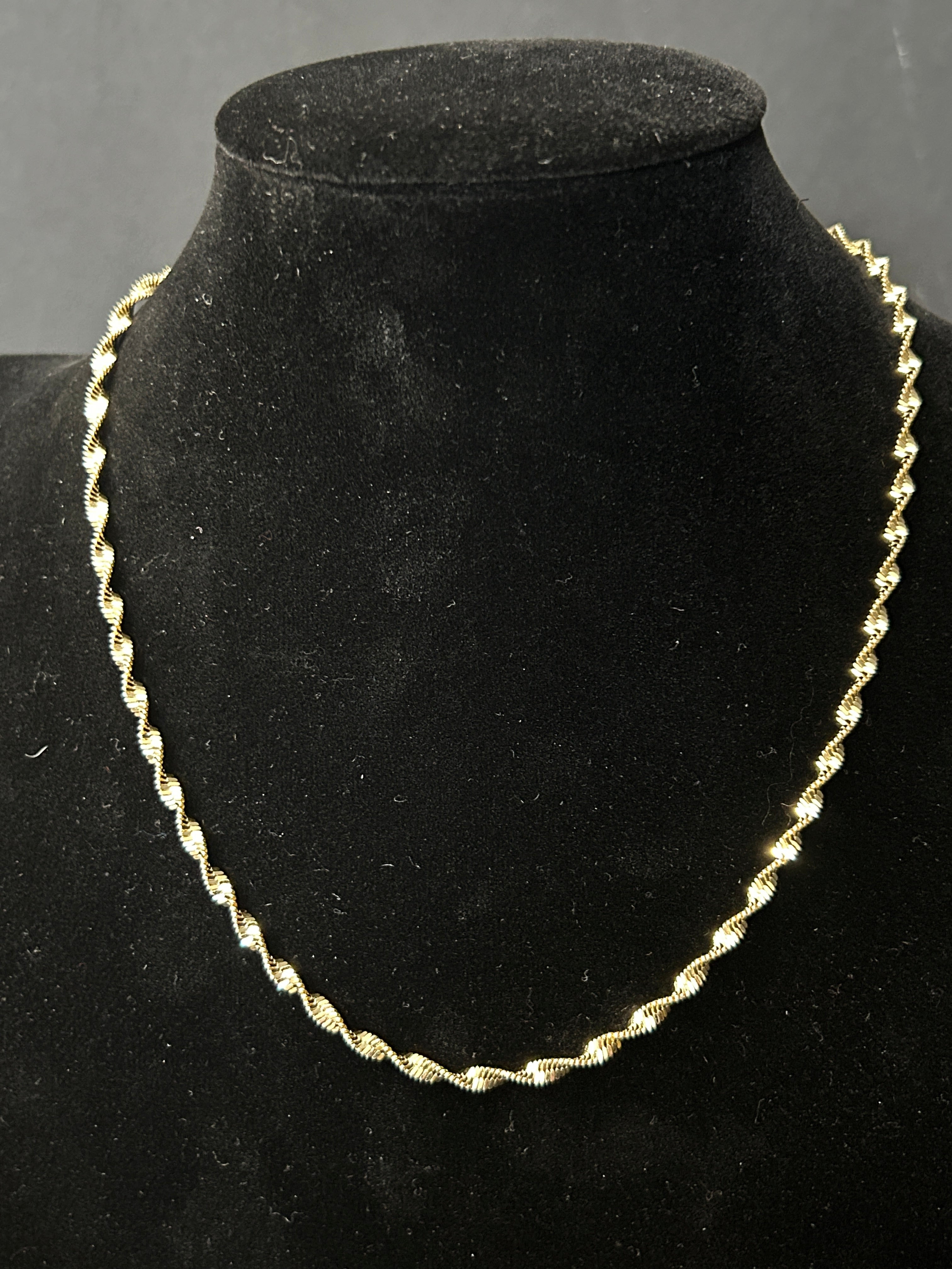 C71 - 14K Gold 18 Inch Twist