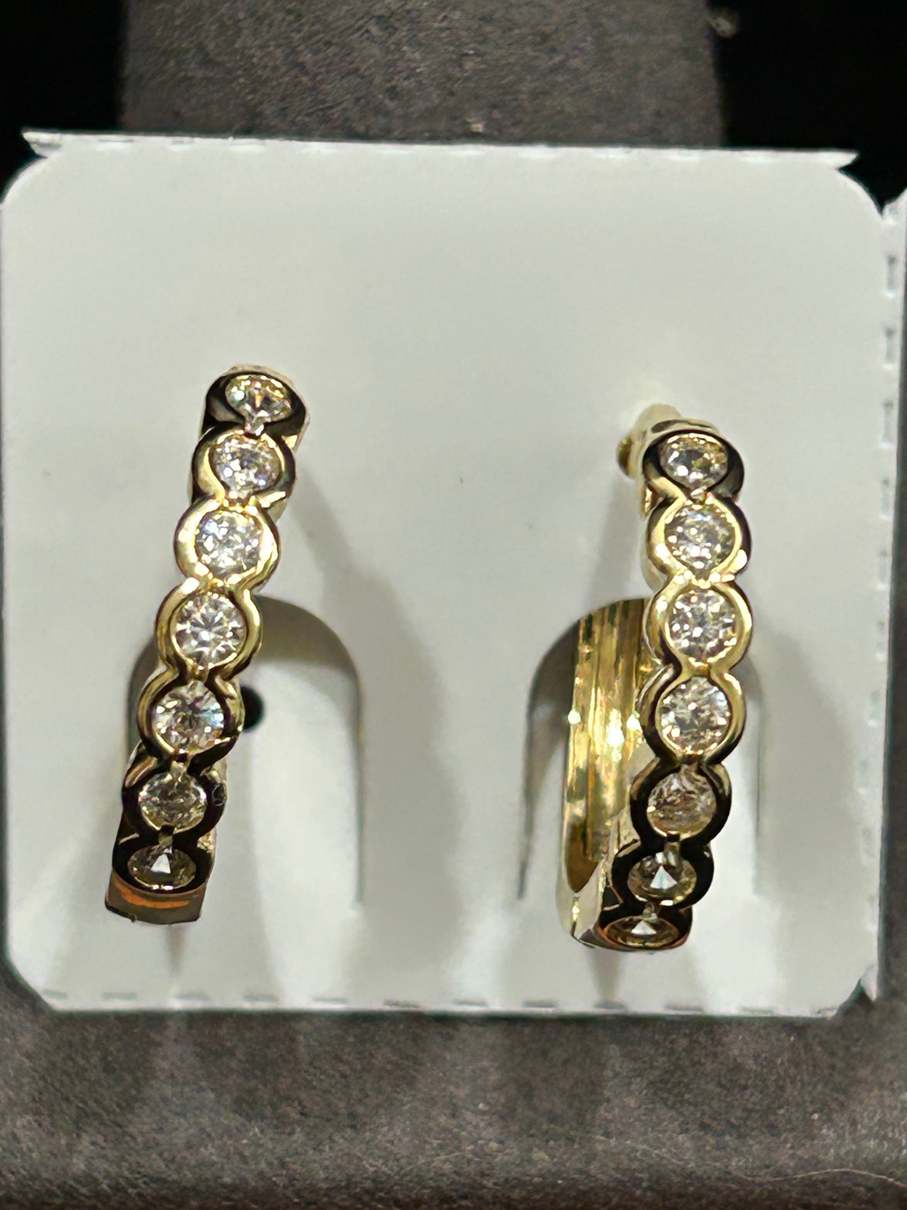 E52 - 14K Gold VVS CZ Hoops