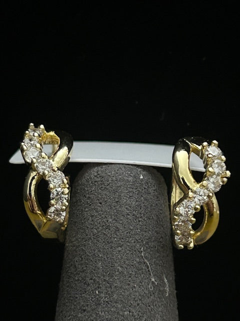 E8 - 14K Infinity Hoops Small