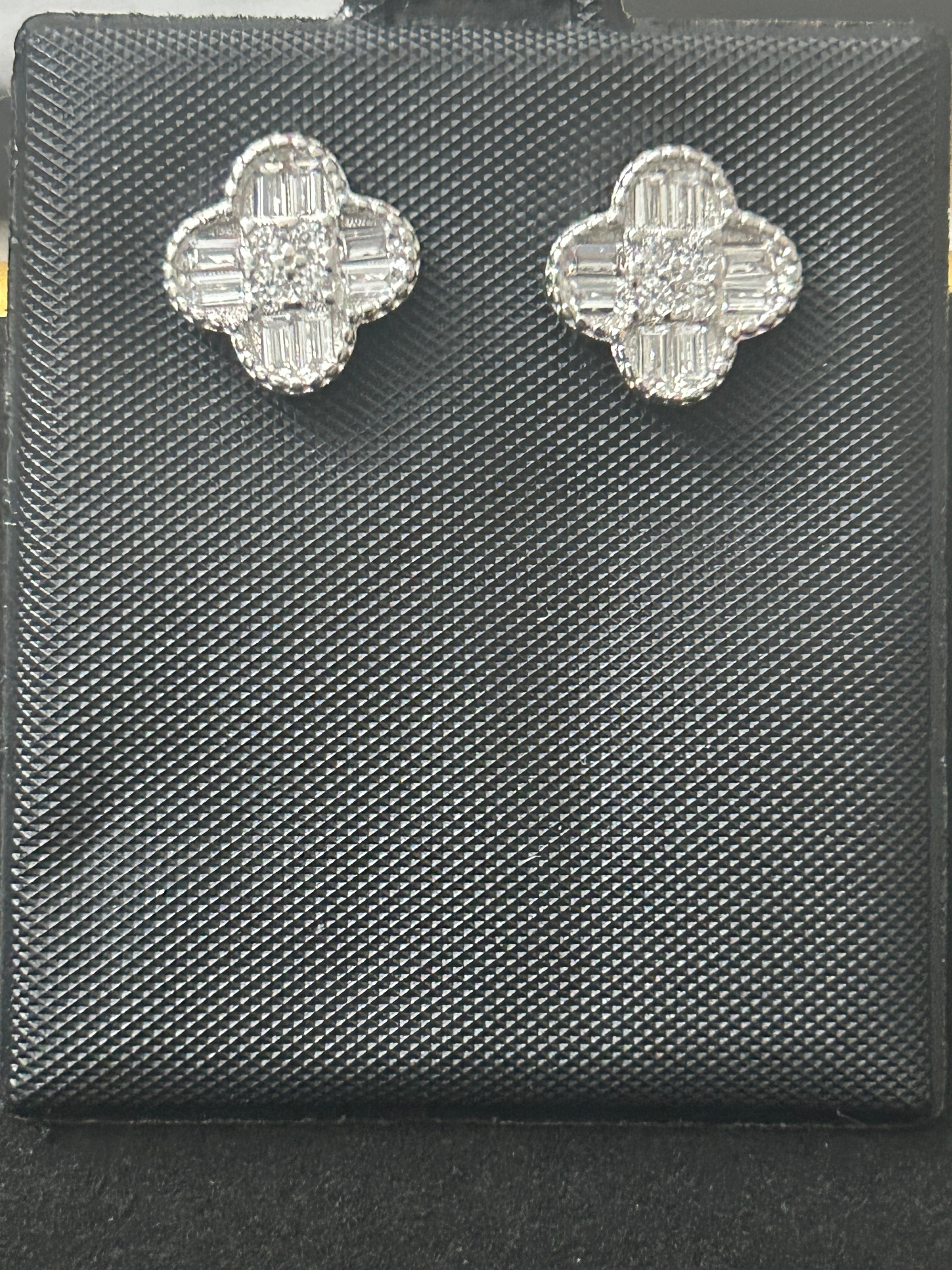 E79 - 14k White Gold VVS CZ Clover