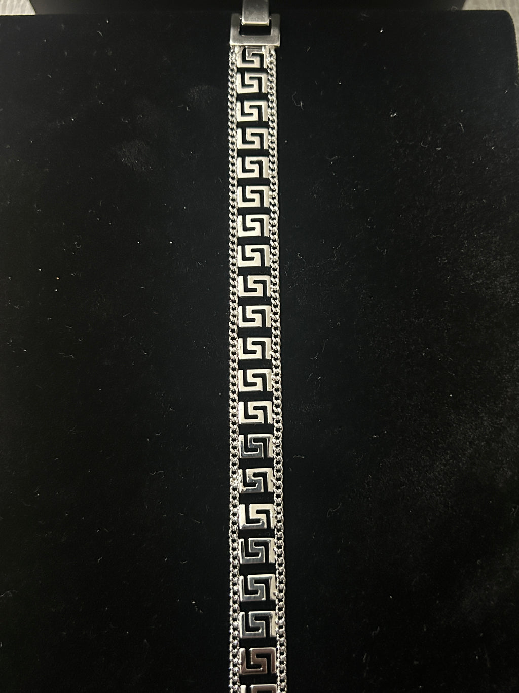 B82 - 14k White Gold Fendi Style 8 Inch