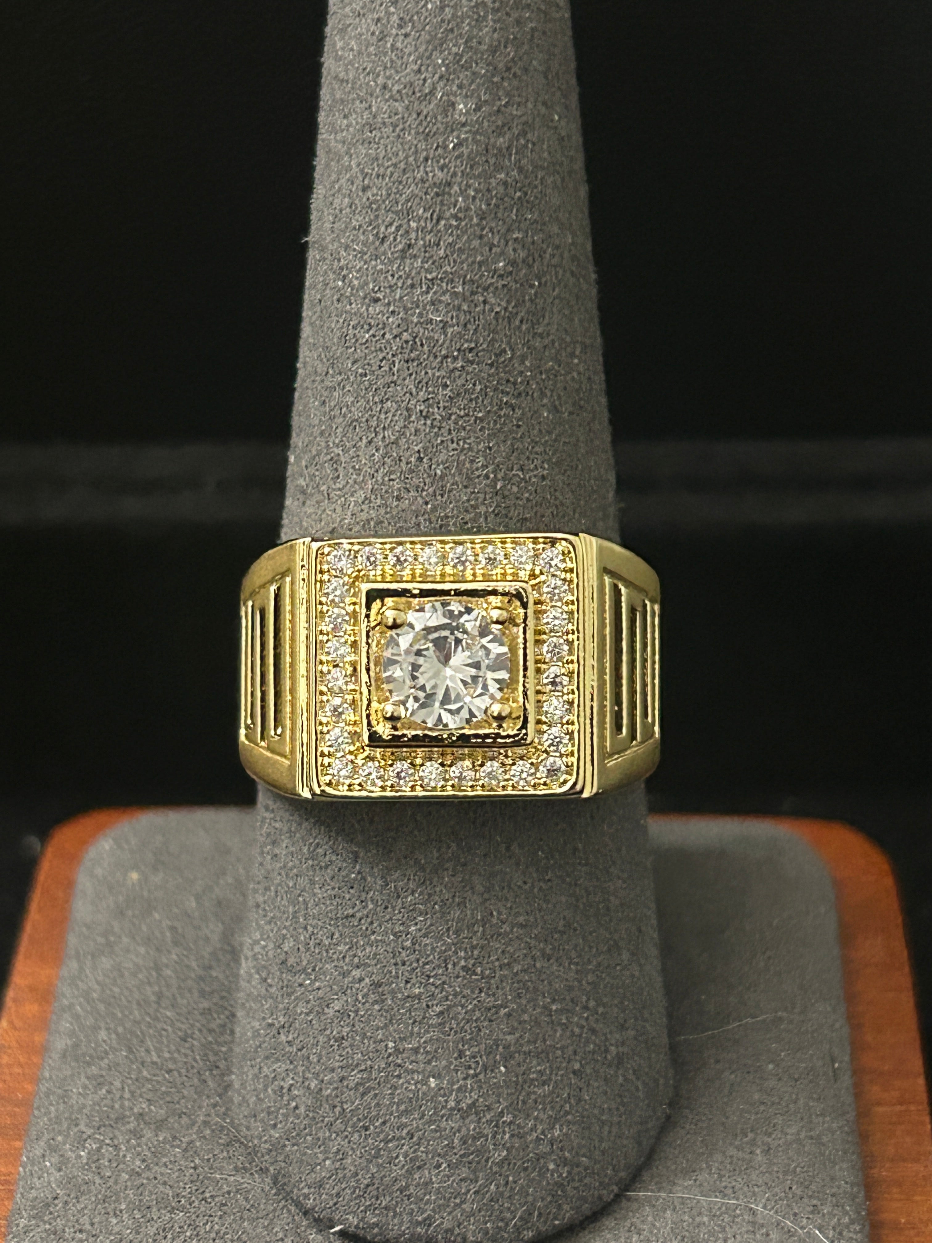 R60 - 14k Gold VVS CZ Square Size 9