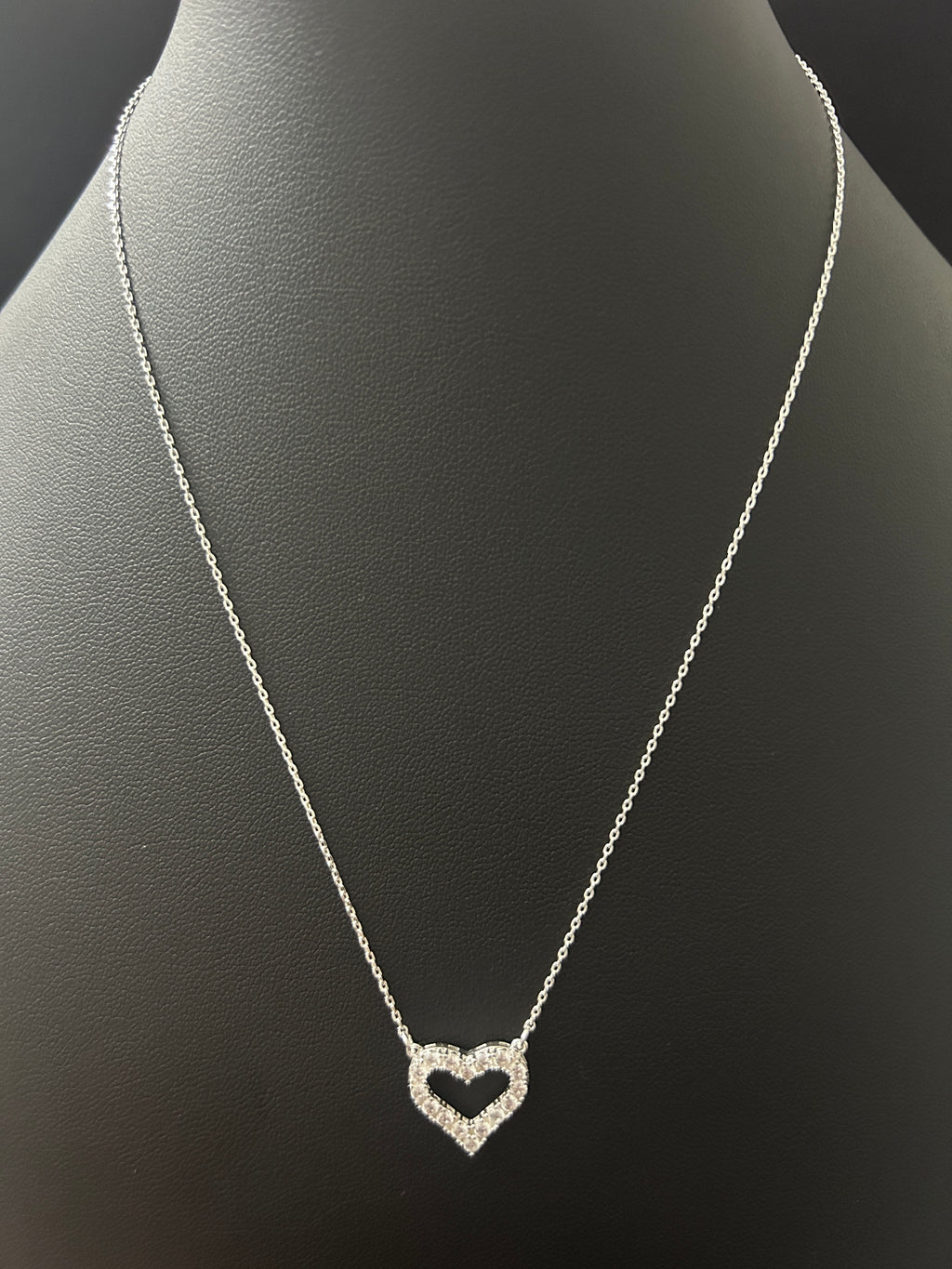 C79 - 14k White Gold 18-20 Inch Chain W/ VVS CZ Heart