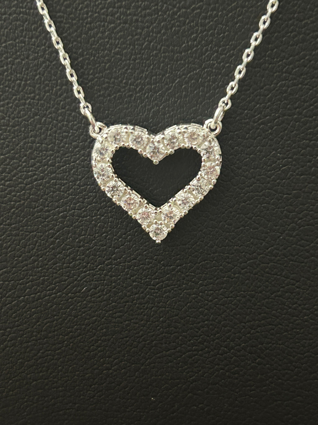 C79 - 14k White Gold 18-20 Inch Chain W/ VVS CZ Heart