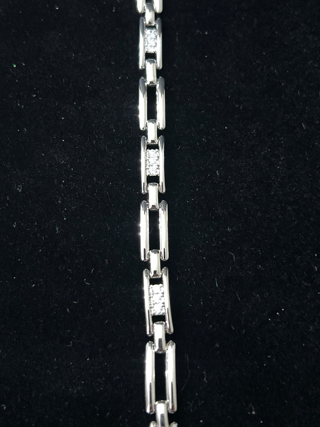 B86 - 14k White Gold VVS CZ 8 Inch
