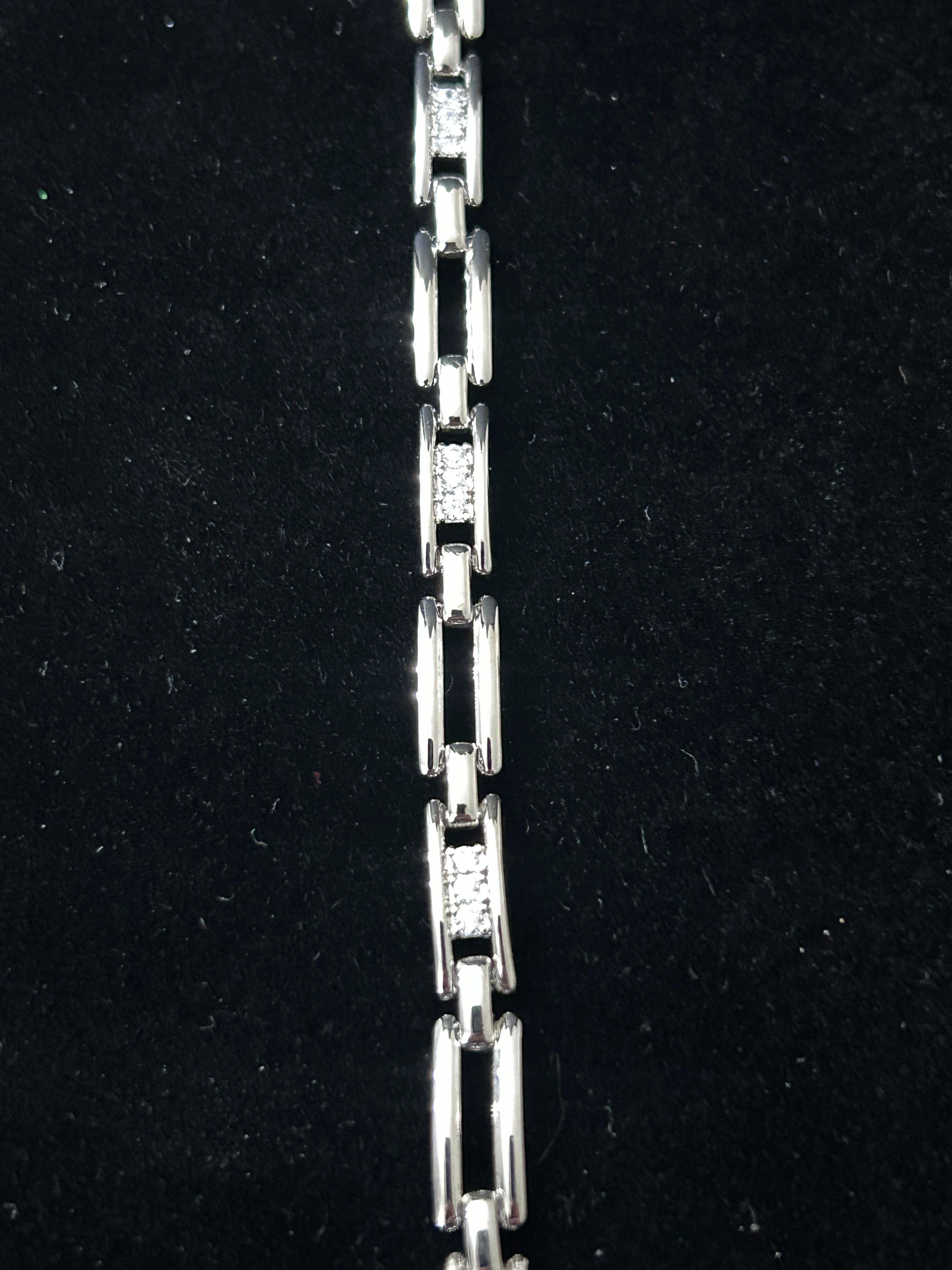 B86 - 14k White Gold VVS CZ 8 Inch
