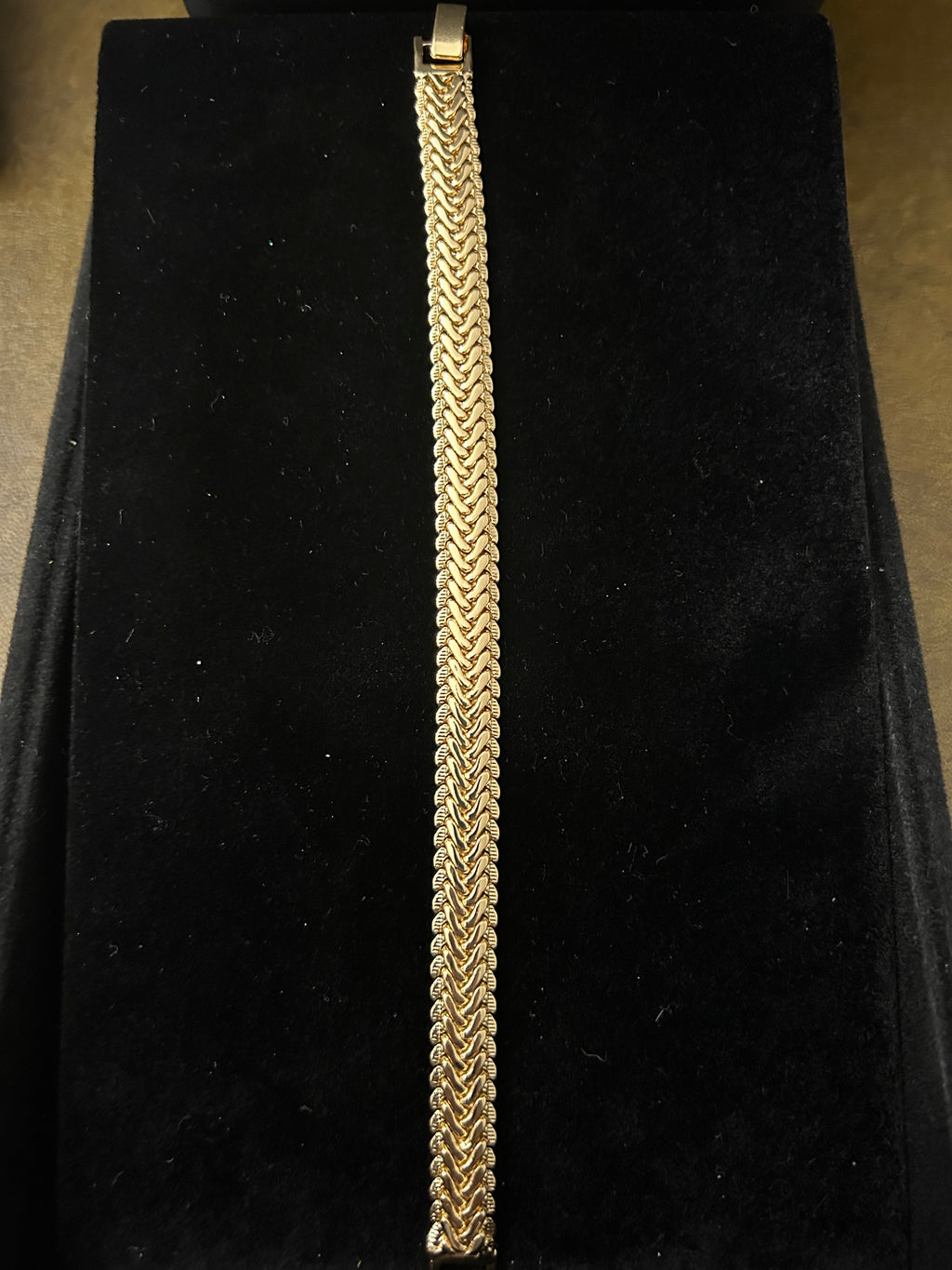 B87 - 14k Gold Diamond Cut Herringbone 8 Inch 9mm