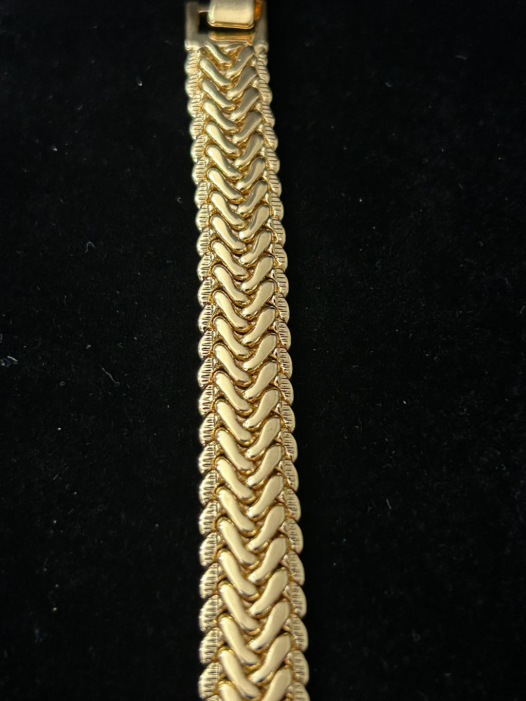 B87 - 14k Gold Diamond Cut Herringbone 8 Inch 9mm