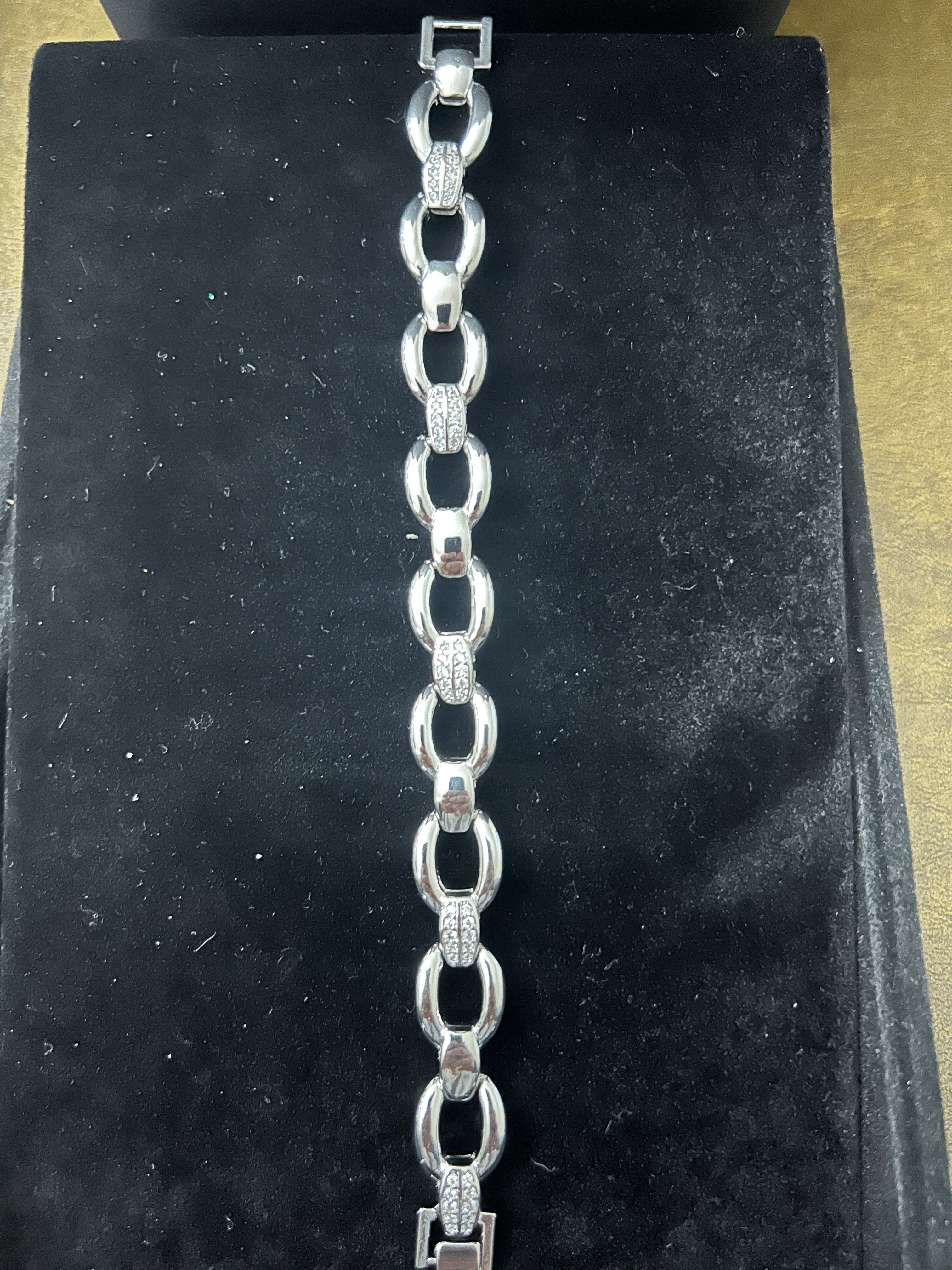 B89 - 14k White Gold VVS CZ 8 Inch