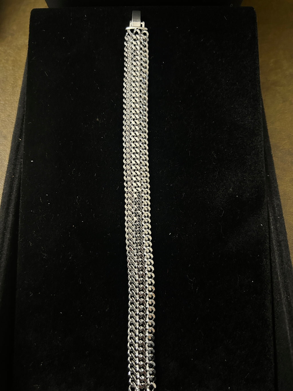 B91 - 14k White Gold Herringbone 8 Inch