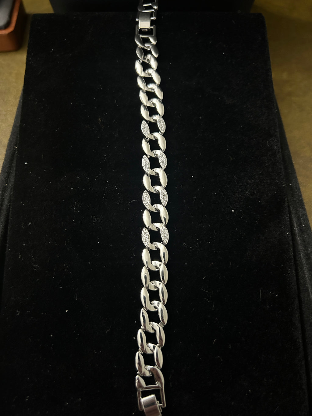 B93 - 14k White Gold VVS CZ 8 Inch 11MM