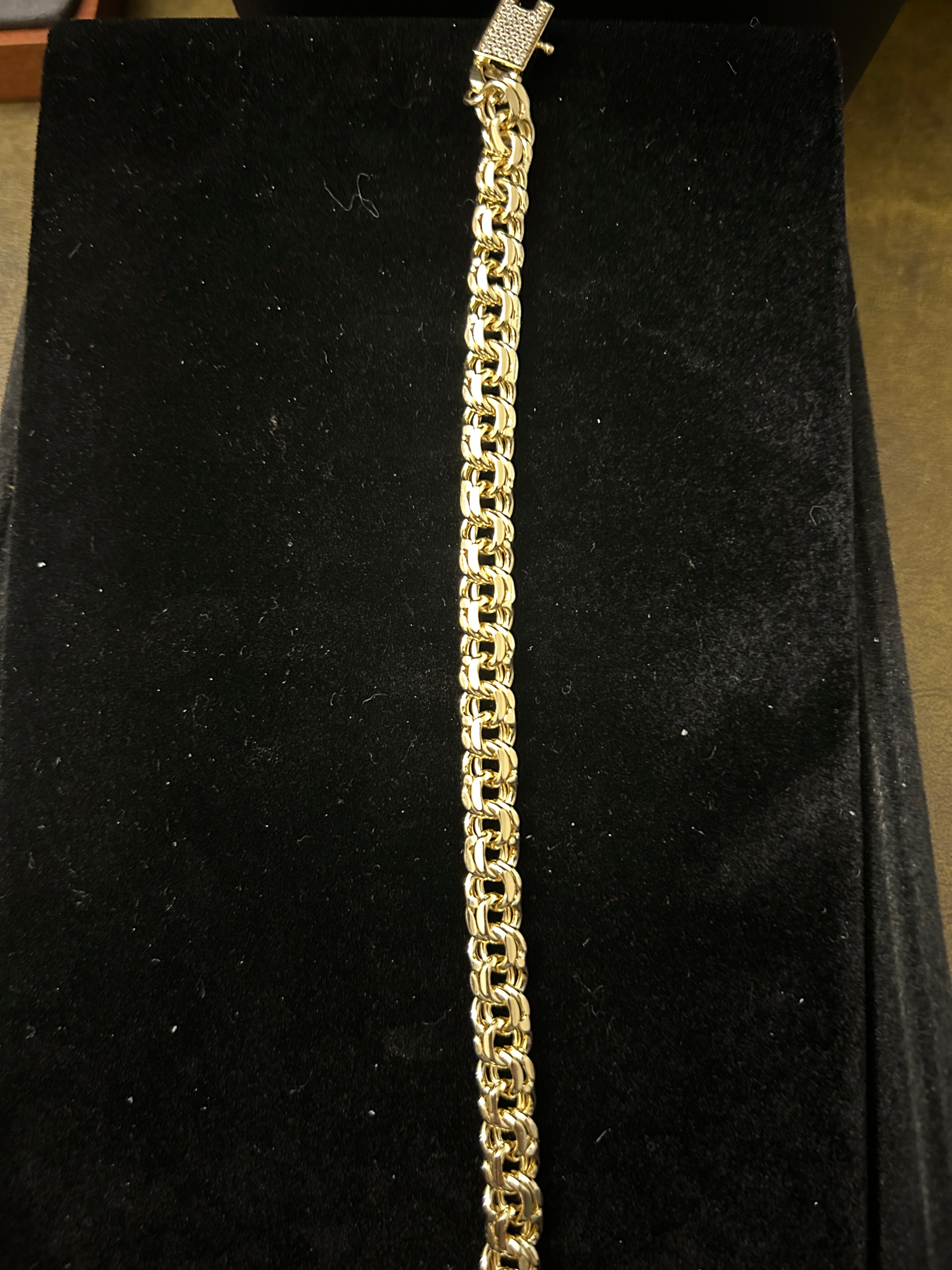 B94 - 14k Gold VVS CZ Lock 8.5 Inch