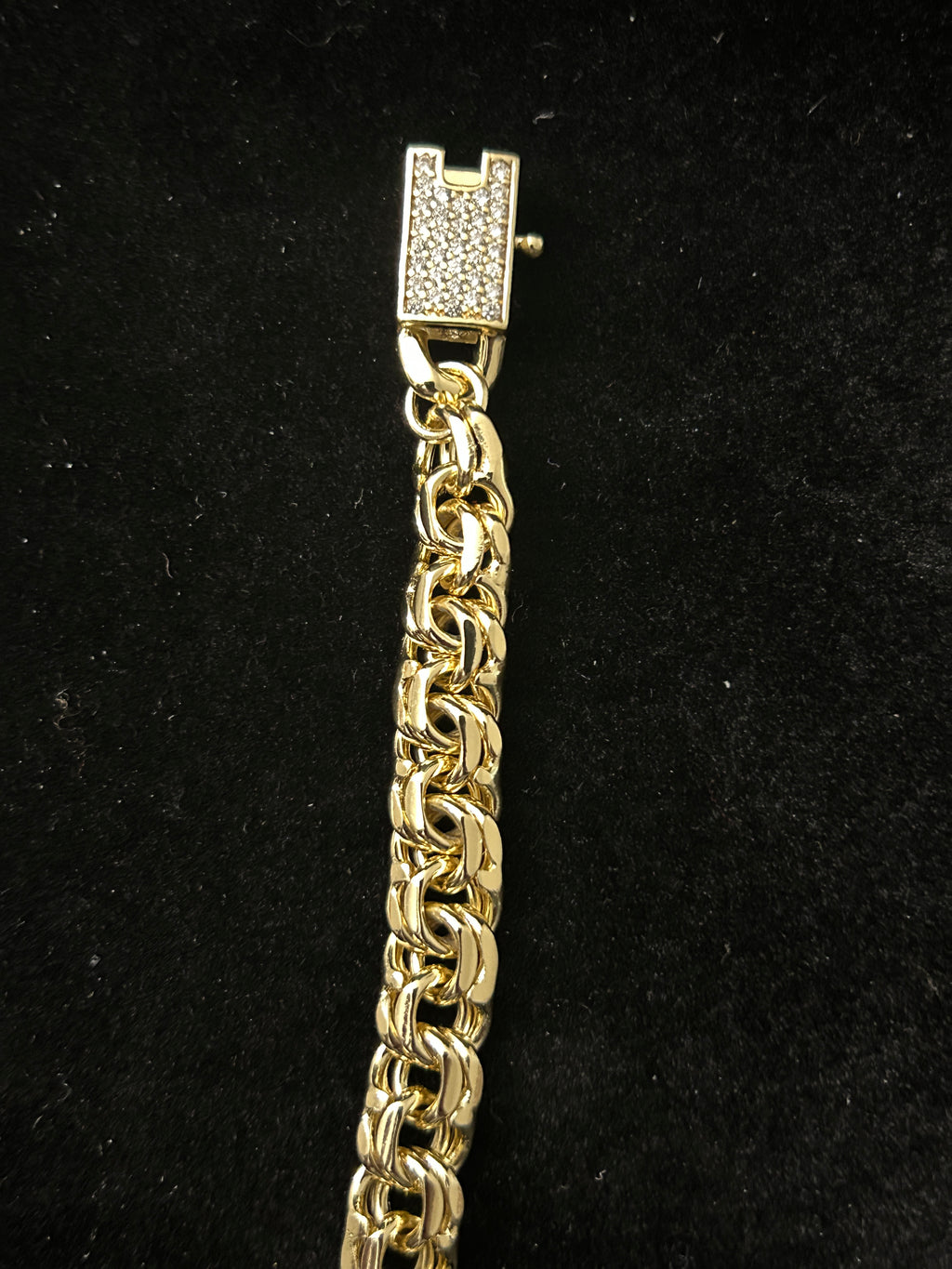 B94 - 14k Gold VVS CZ Lock 8.5 Inch