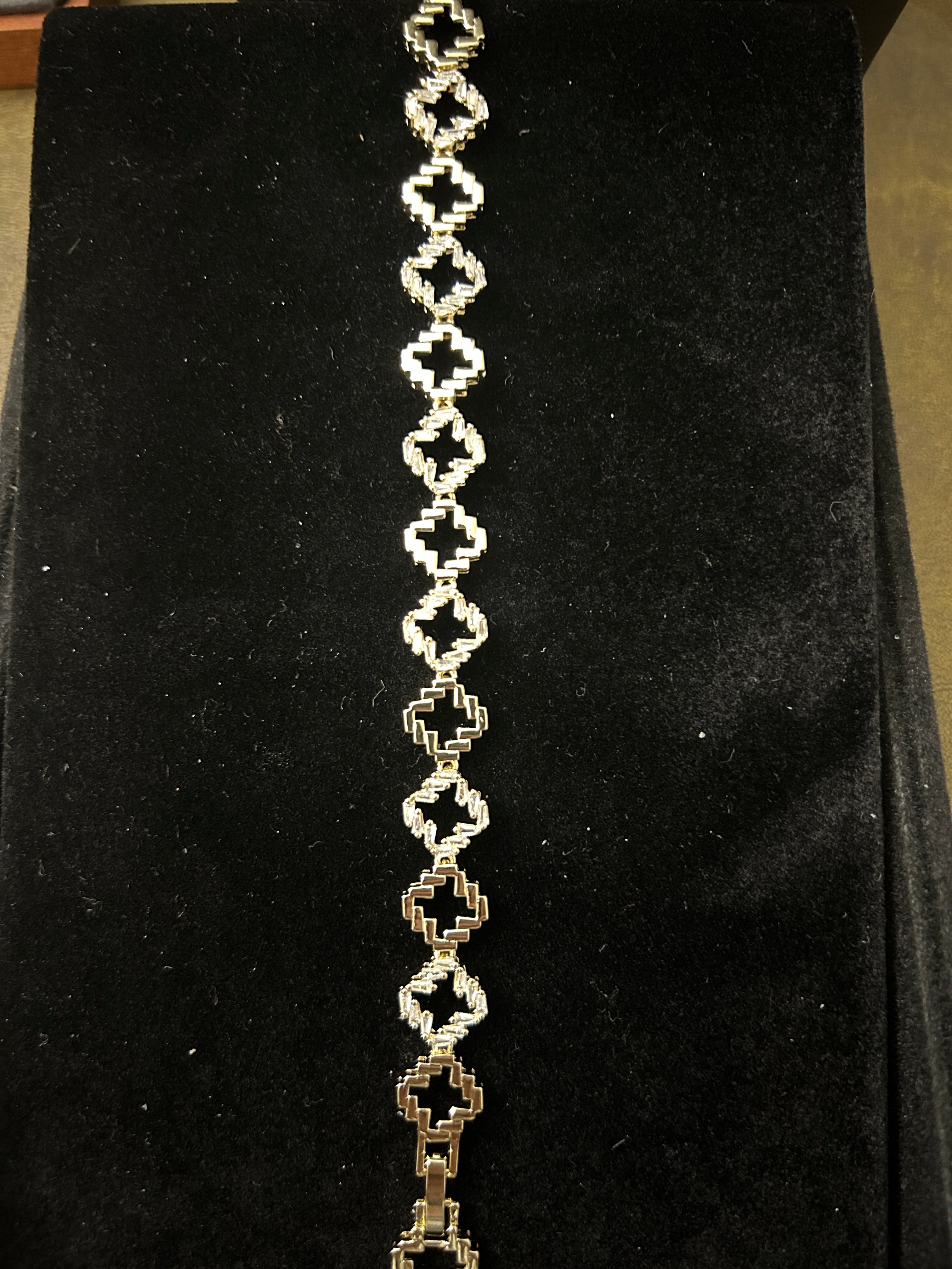 B95 - 14k Gold VVS CZ 8 Inch Clovers