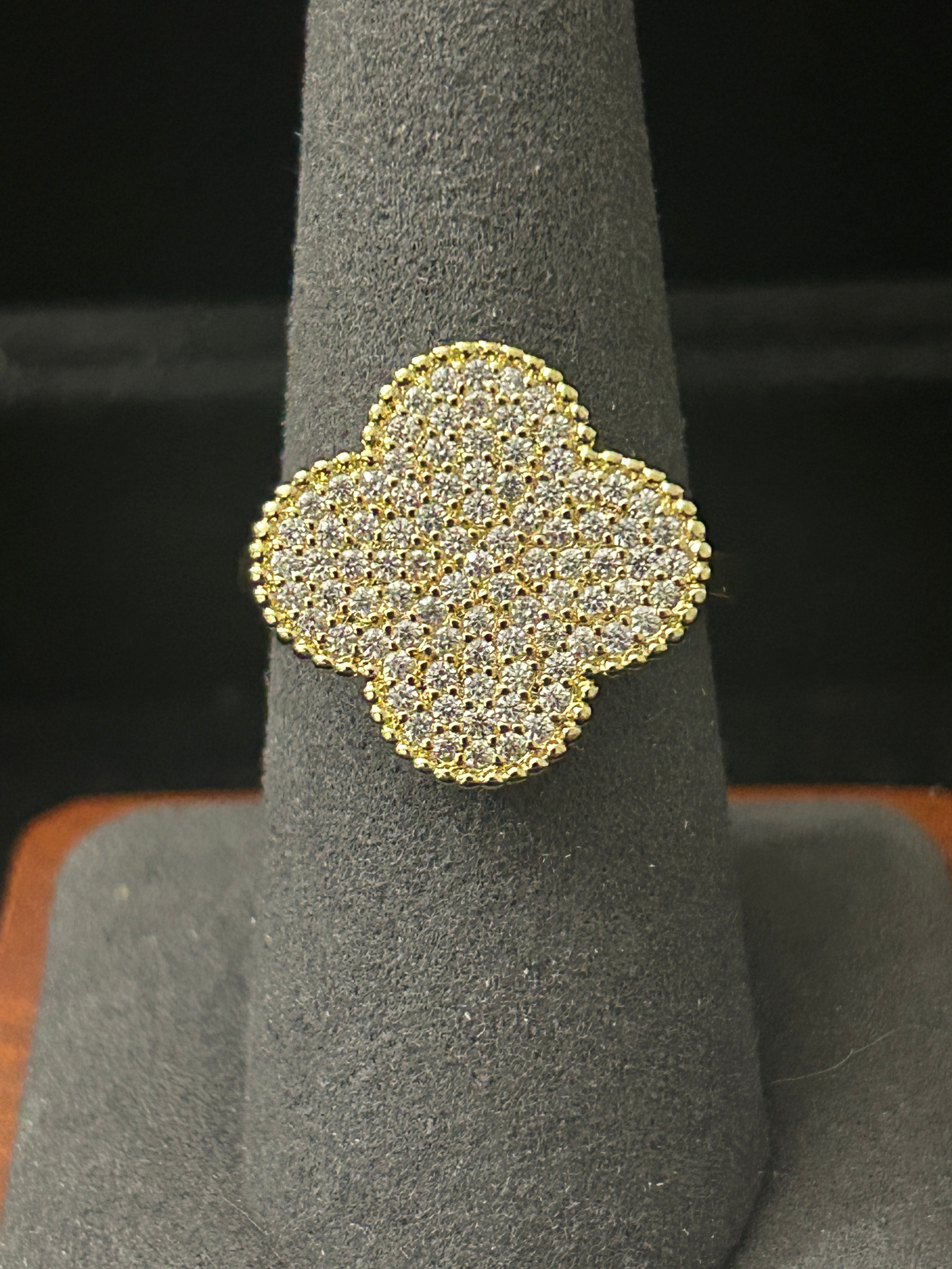 R76 - 14k Gold VVS CZ Size 8 Clover