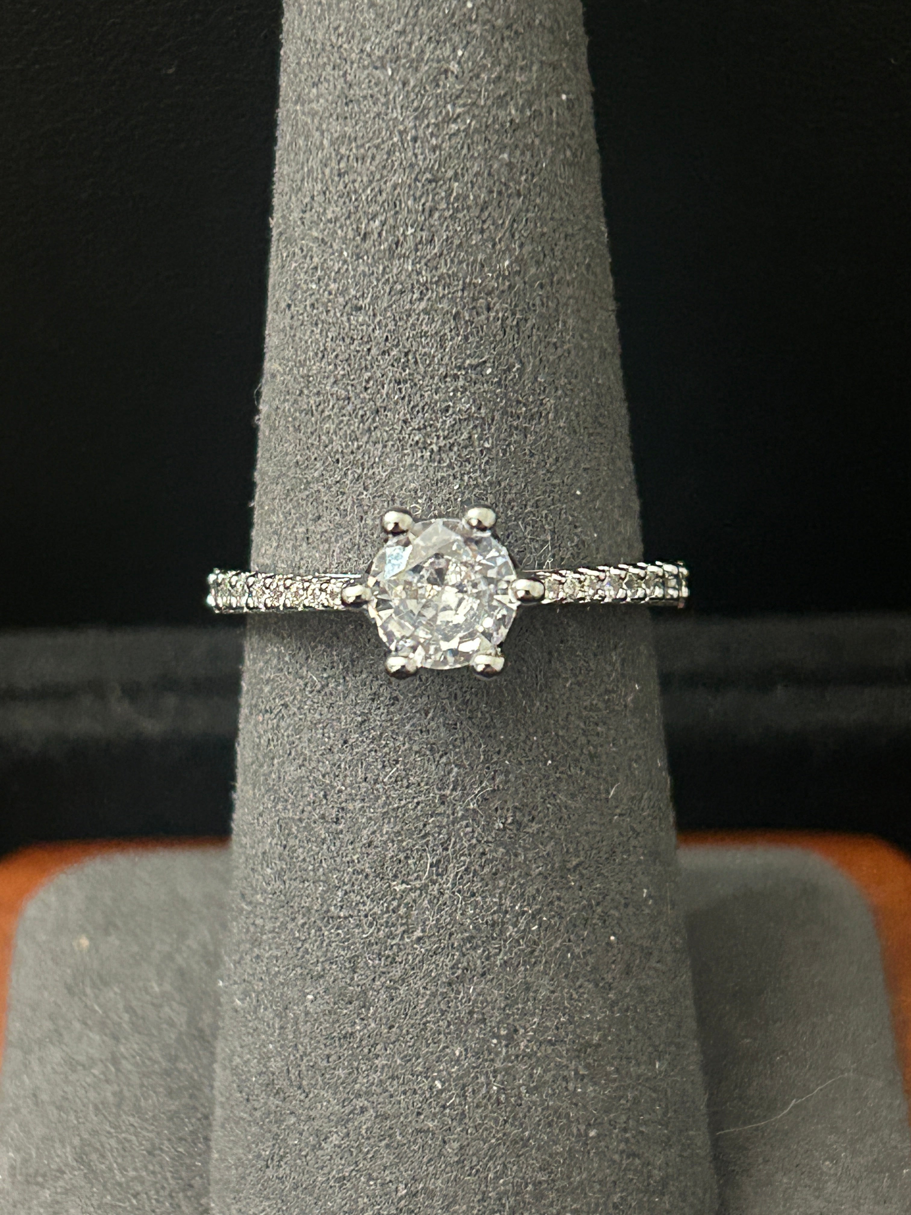 R79 - 14k White Gold VVS CZ Single Stone Size 7