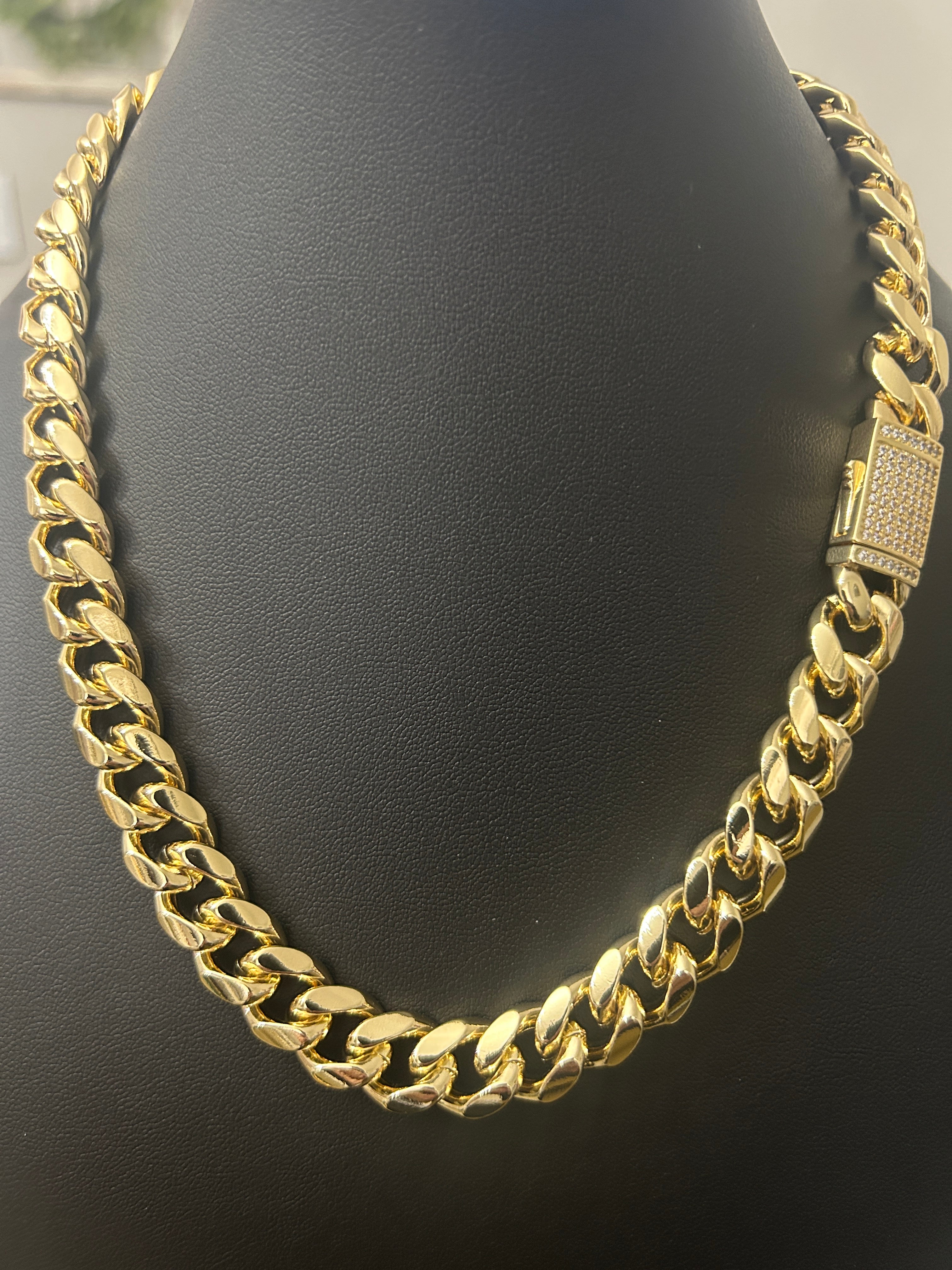 C98 - 14k Gold 18in Cuban 12mm VVS CZ Lock