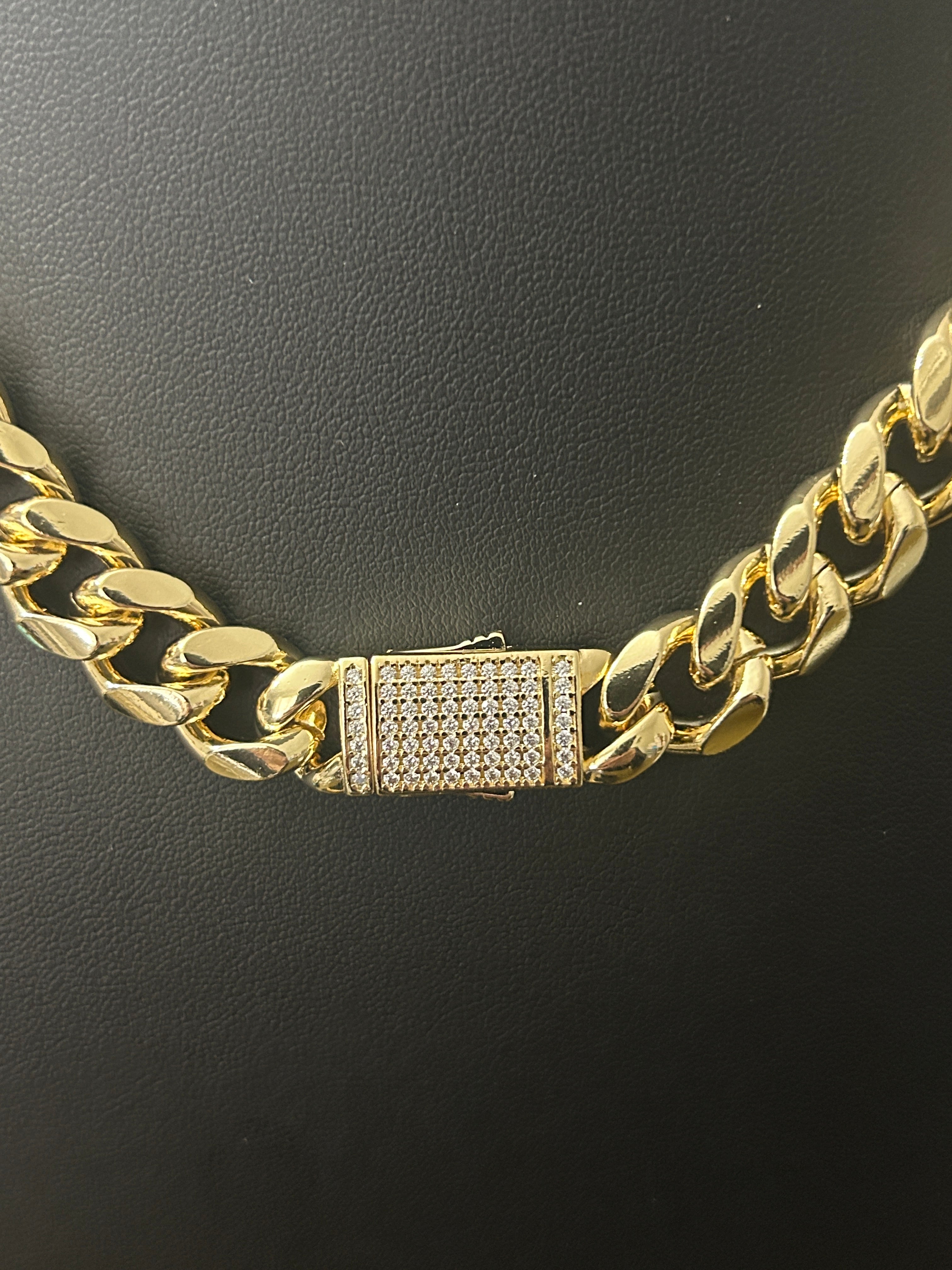 C98 - 14k Gold 18in Cuban 12mm VVS CZ Lock